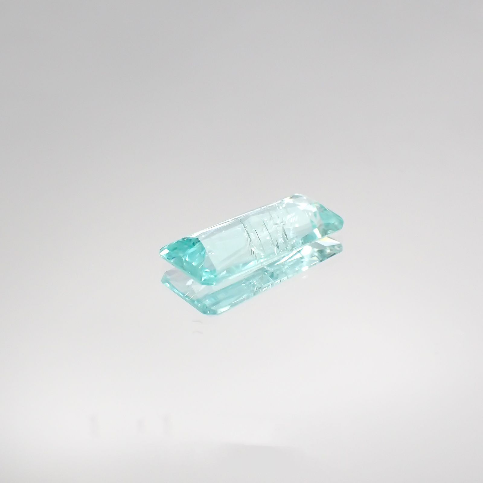 パライバトルマリン(宝石名トルマリン/別名パライバ・トルマリン) モザンビーク産 1.787ct ソ付(宝貴協)[210711658]12.7×6.1mm前後