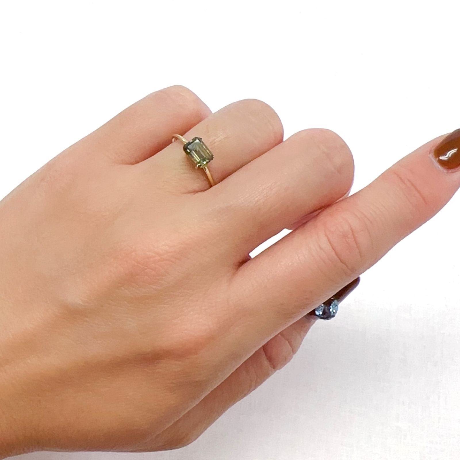 ゴールドシーンサファイア 非加熱(宝石名シーン・サファイア)ケニア産 1.183ct ソ付(彩珠)[231023911]6.6x4.9mm前後