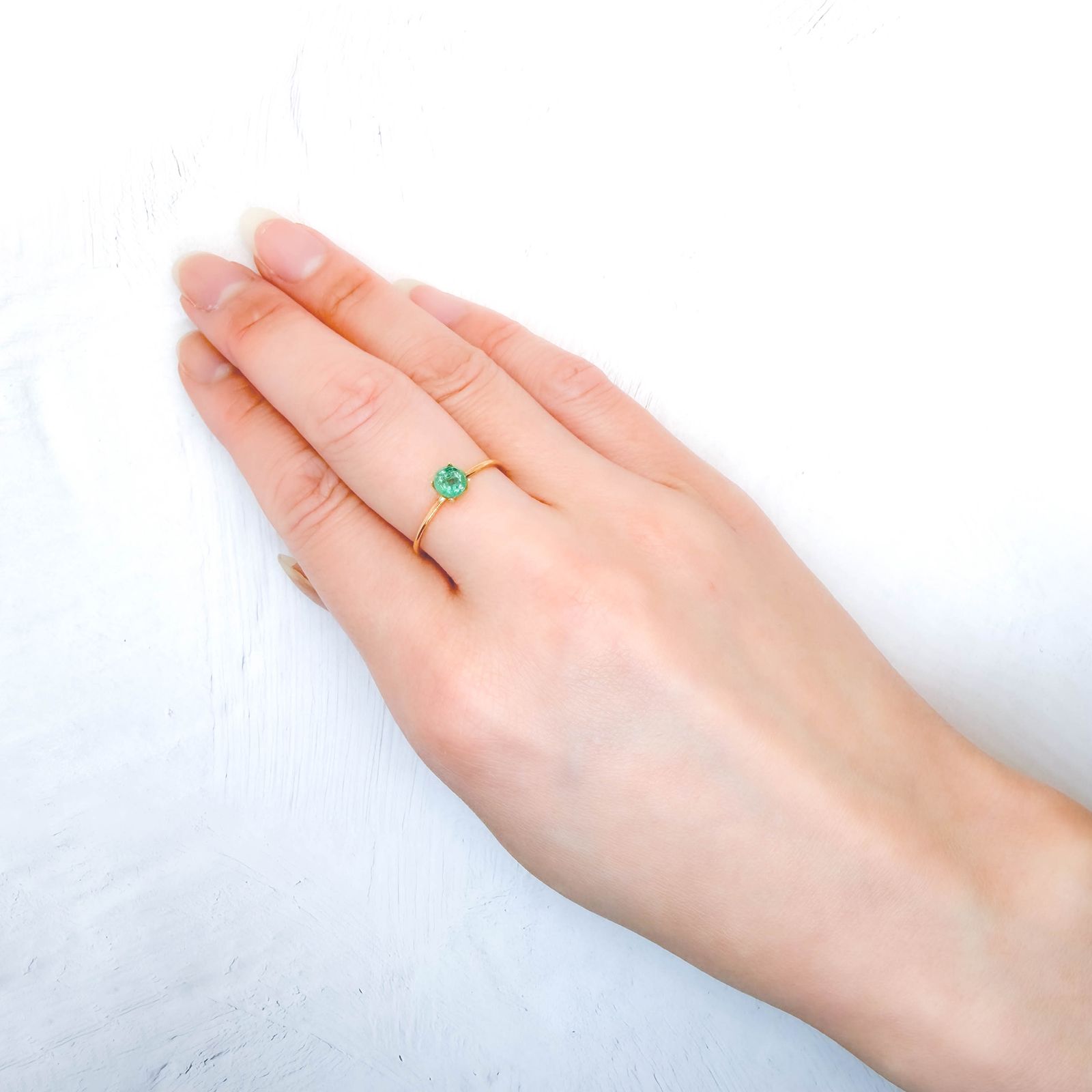 エメラルド コロンビア産 0.33ct / 4.6x4.6mm前後 [260432102]