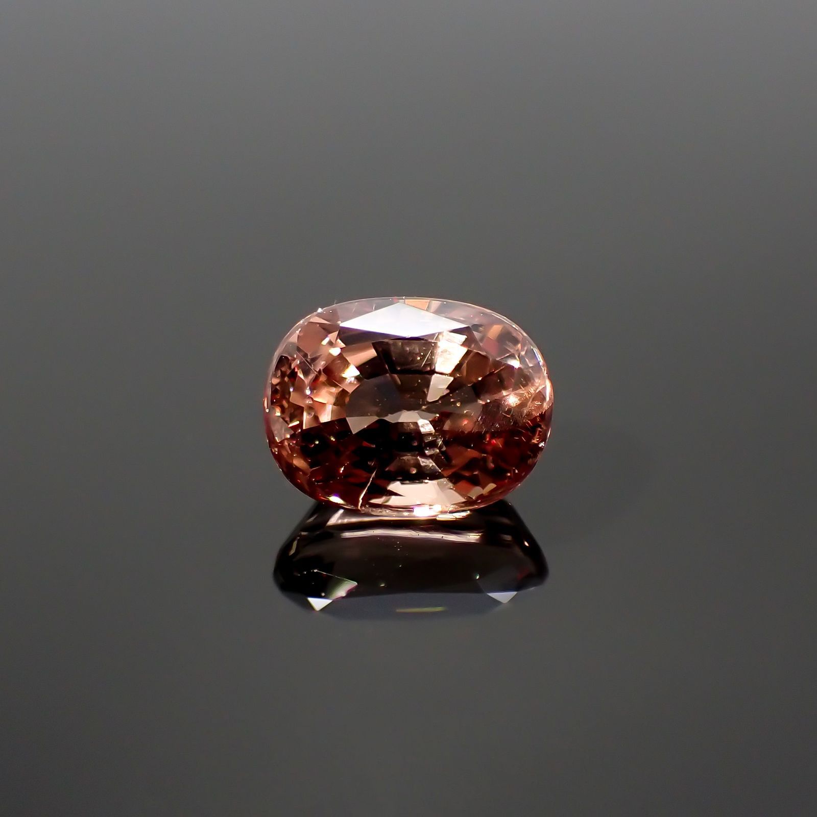 カラーシフトマラヤガーネット(宝石名ガーネット)タンザニア産 1.34ct 識別済[220115011]6.8x5.3mm前後