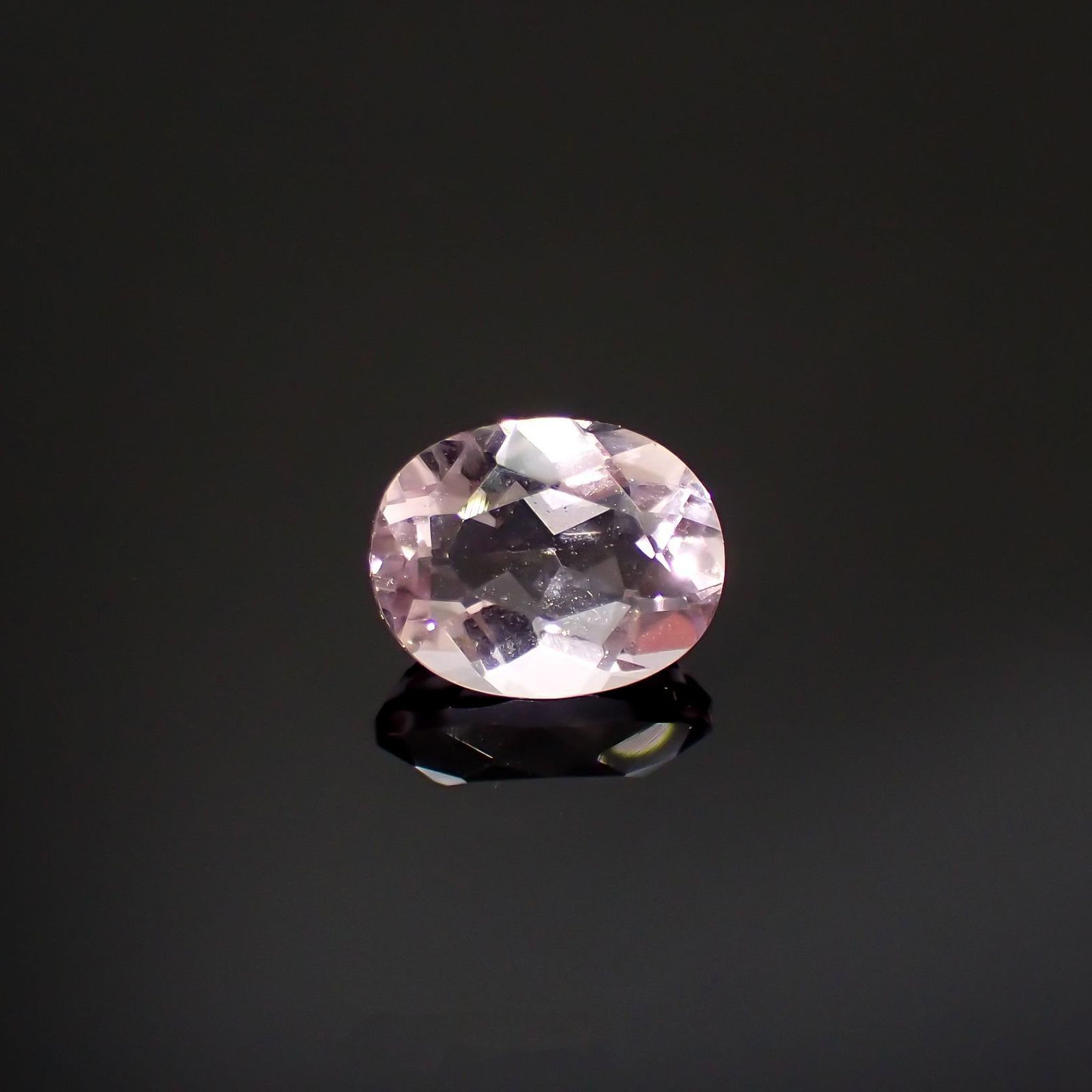 ピンクフローライト(宝石名フルオライト)ブラジル産 識別済 3.56ct / 10.3x8.2mm前後 [220115136]