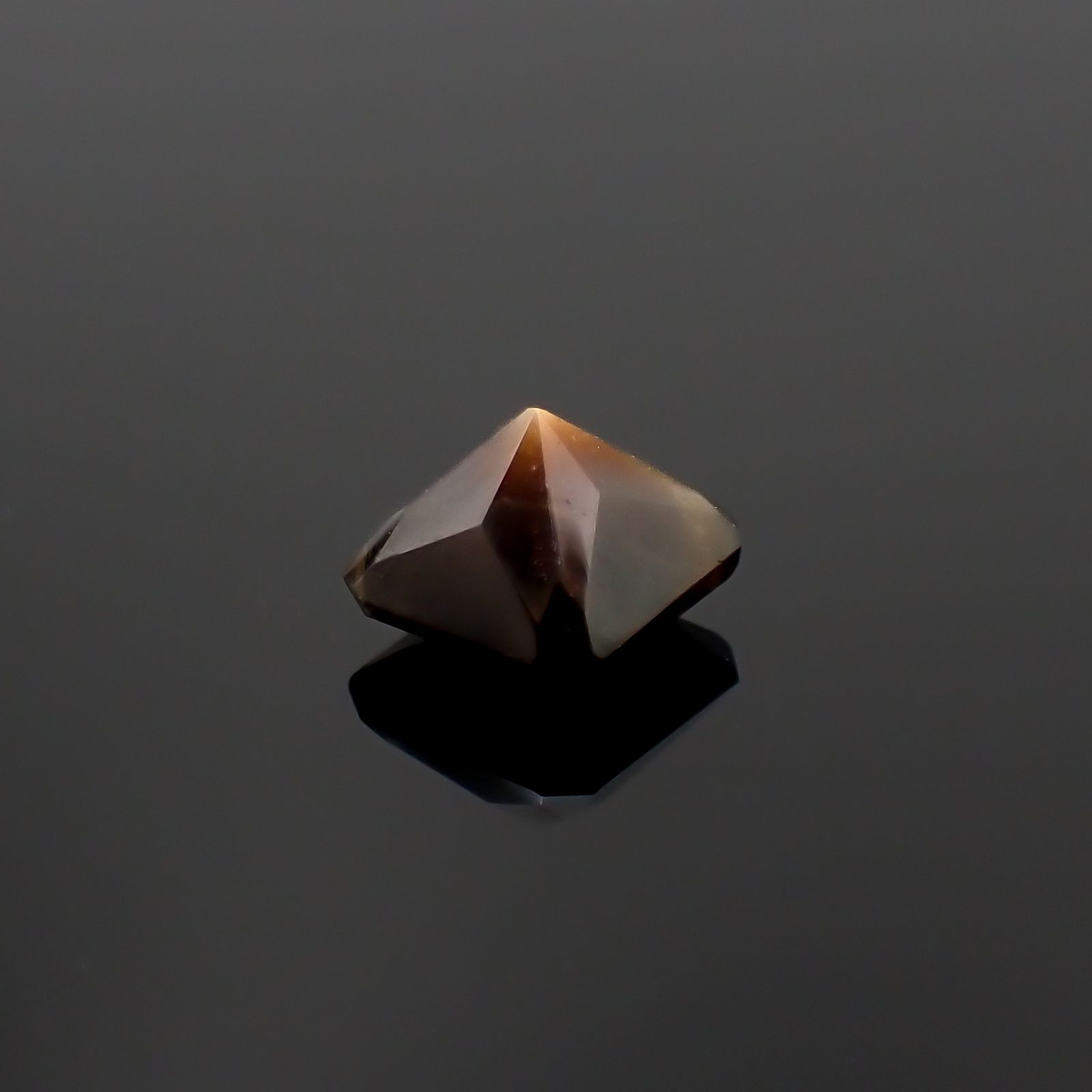 ゴールドシーンサファイア非加熱 ケニア産 1.39ct[230321333]5.8x5.4mm前後