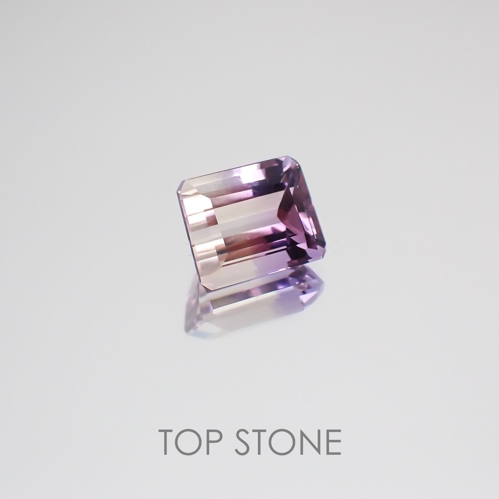 アワーグラスアメジスト(宝石名バイカラー・クォーツ) モロッコ産 2.73ct 識別済[21028590]8.8×7.3mm前後