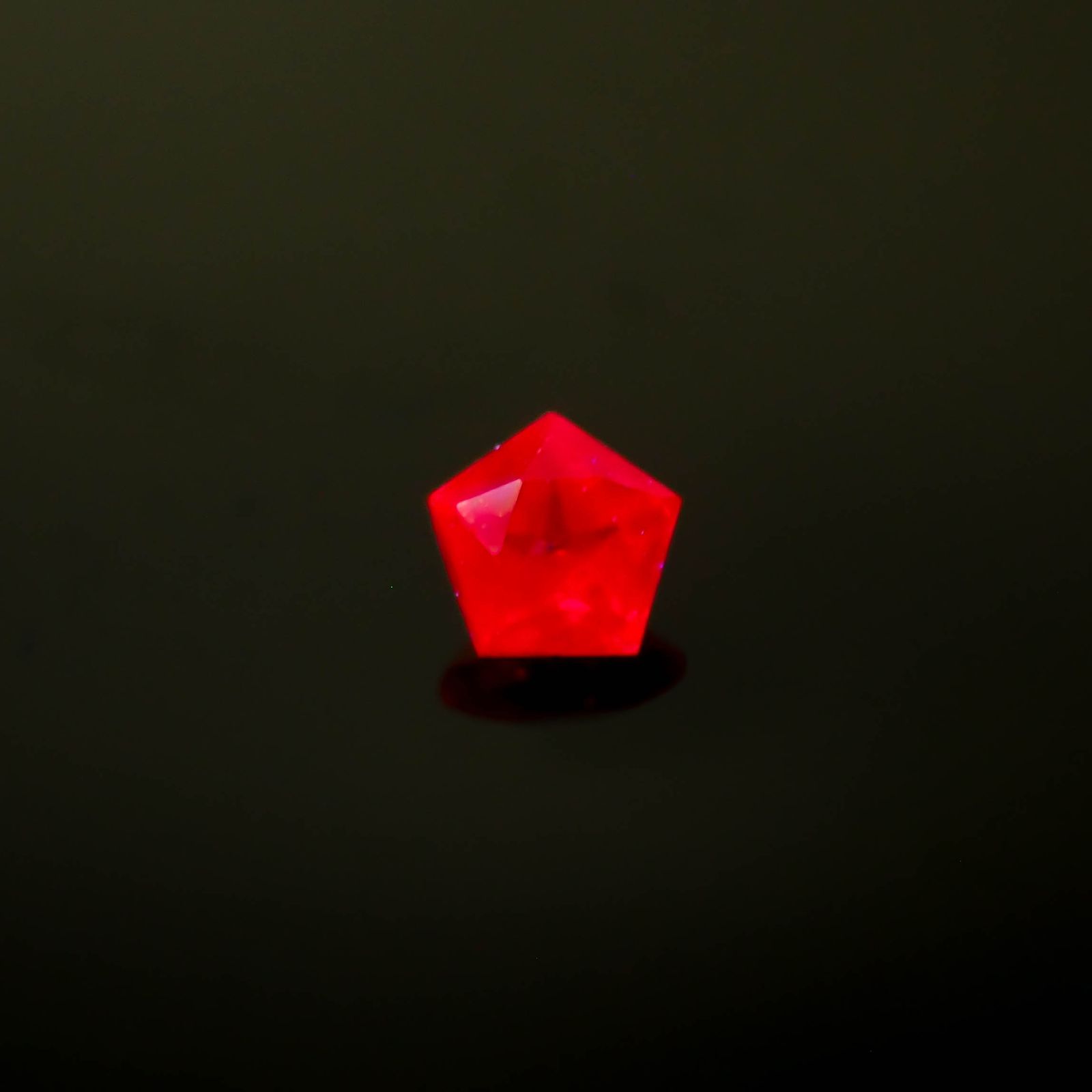 ◇ペンタゴンカット◇ルビー(宝石名ルビー)モザンビーク/ミャンマー産 0.12ct 識別済[231225038]3x3.1mm前後