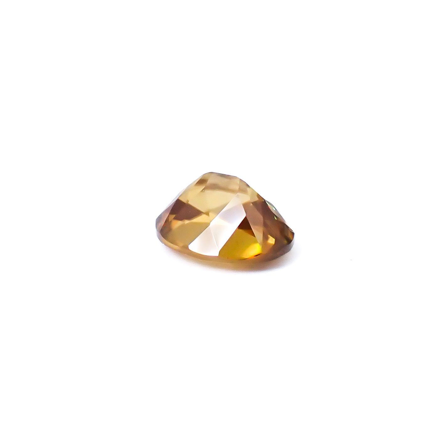 ゴールデンスフェーン マダガスカル産 1.33ct / 7.7x6mm前後 [260632352]