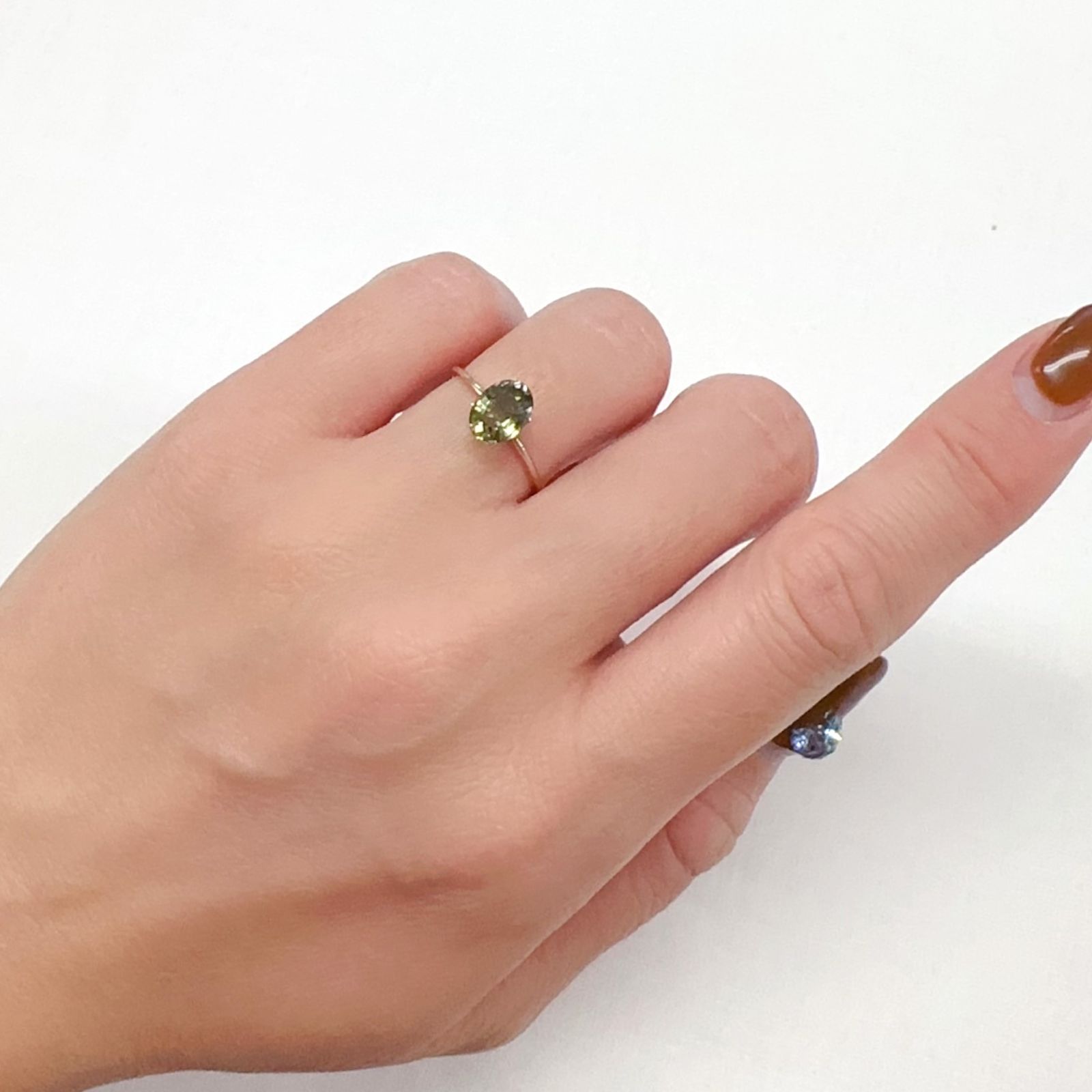 コーネルピン(宝石名グリーン・コーネルピン)スリランカ産 1.303ct ソ付(彩珠)[231124089]7.8x6mm前後