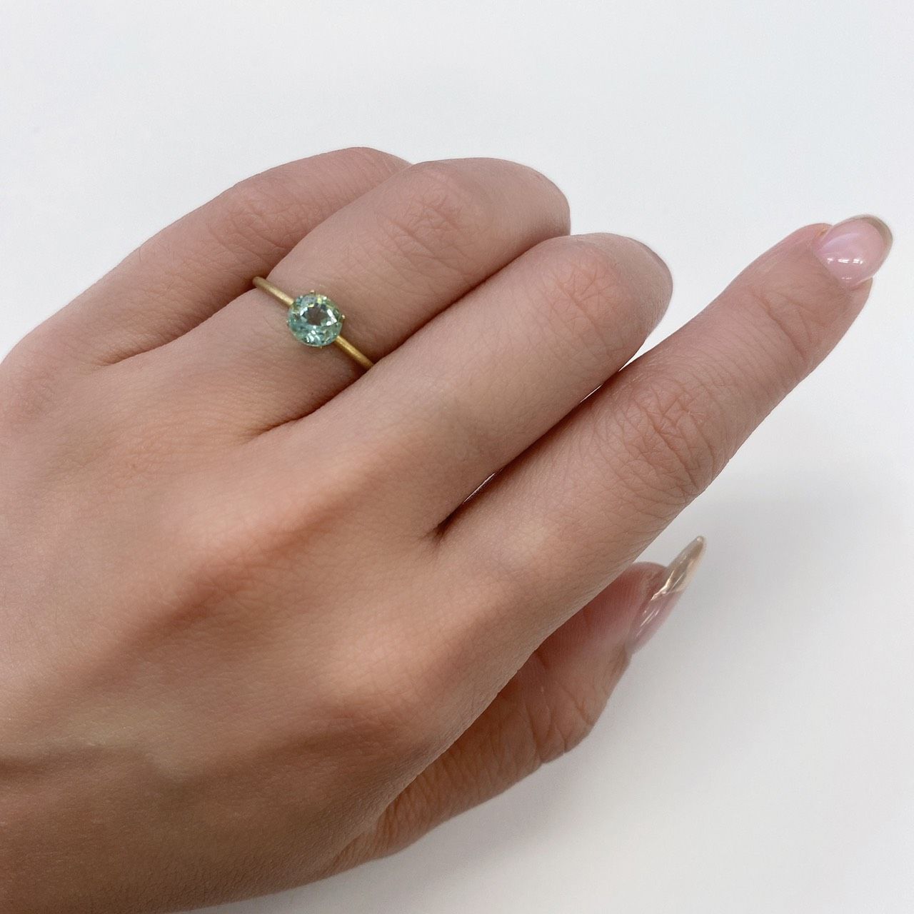 ミントベリル(グリーンベリル) ブラジル産 ルース 0.71ct[21069829]5.5×5.6mm前後