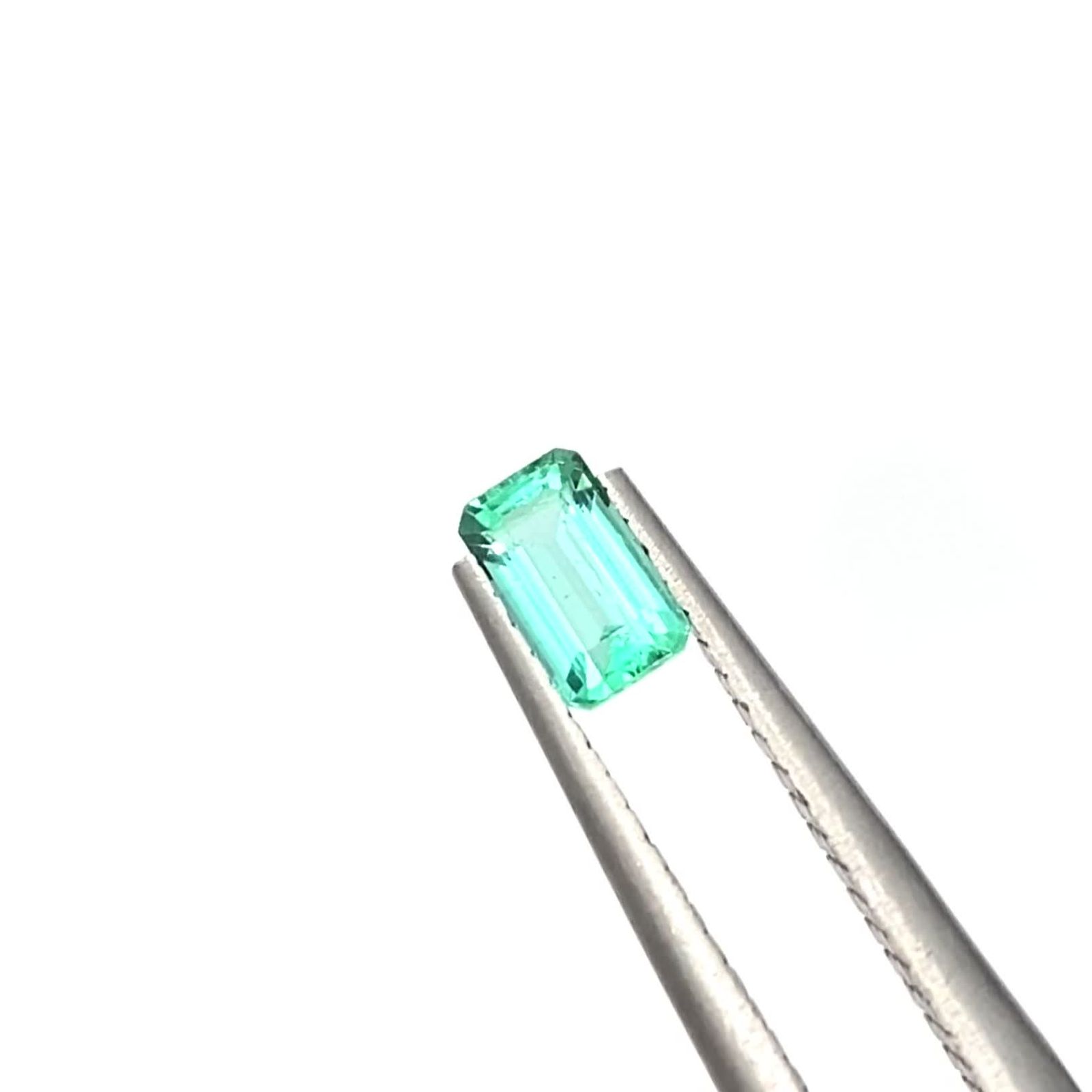 エメラルド ザンビア産 0.27ct[230120264]4.9x2.9mm前後 | TOP STONE