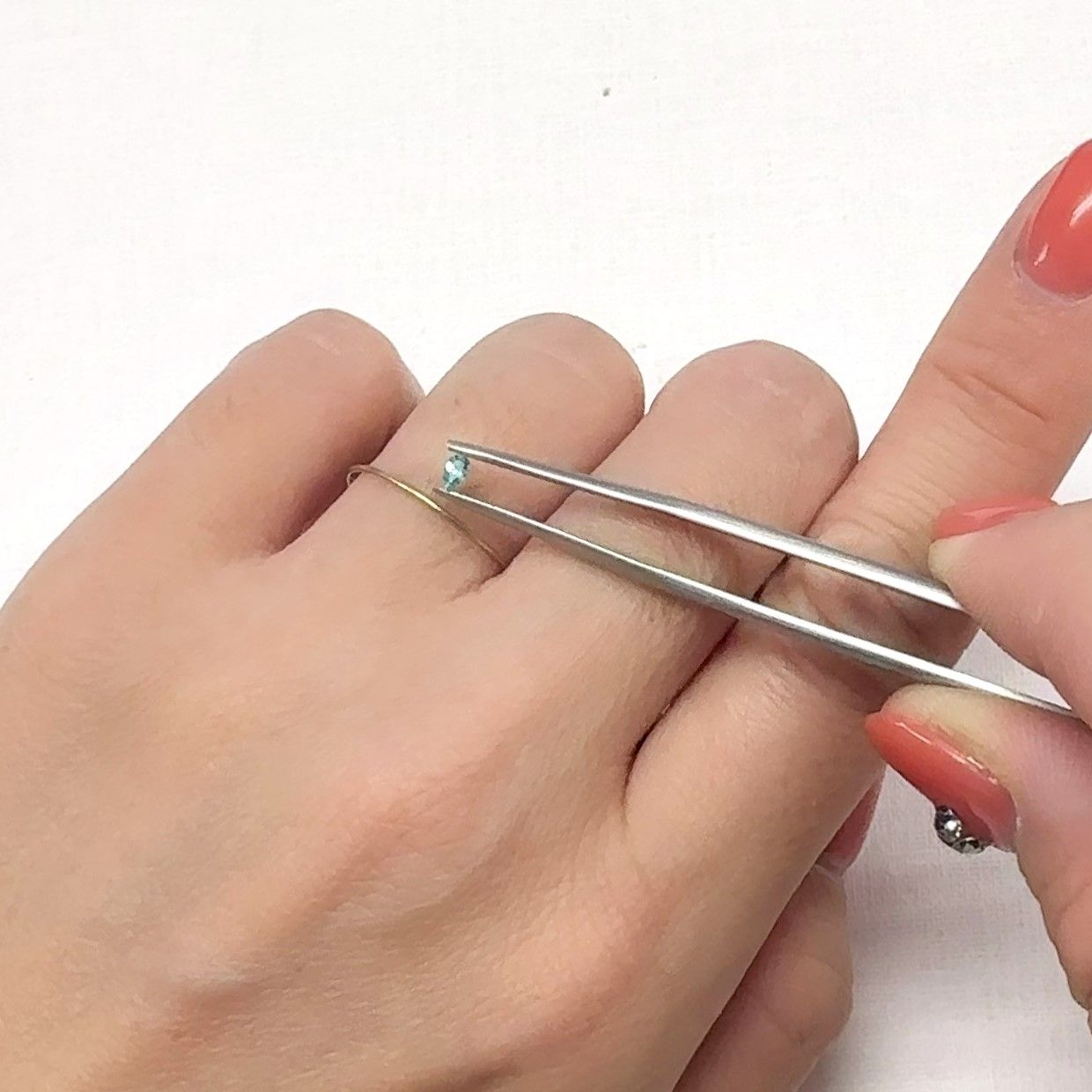 パライバトルマリン ブラジル・ムルング鉱山産 0.049ct[240928799]3.3x2mm前後