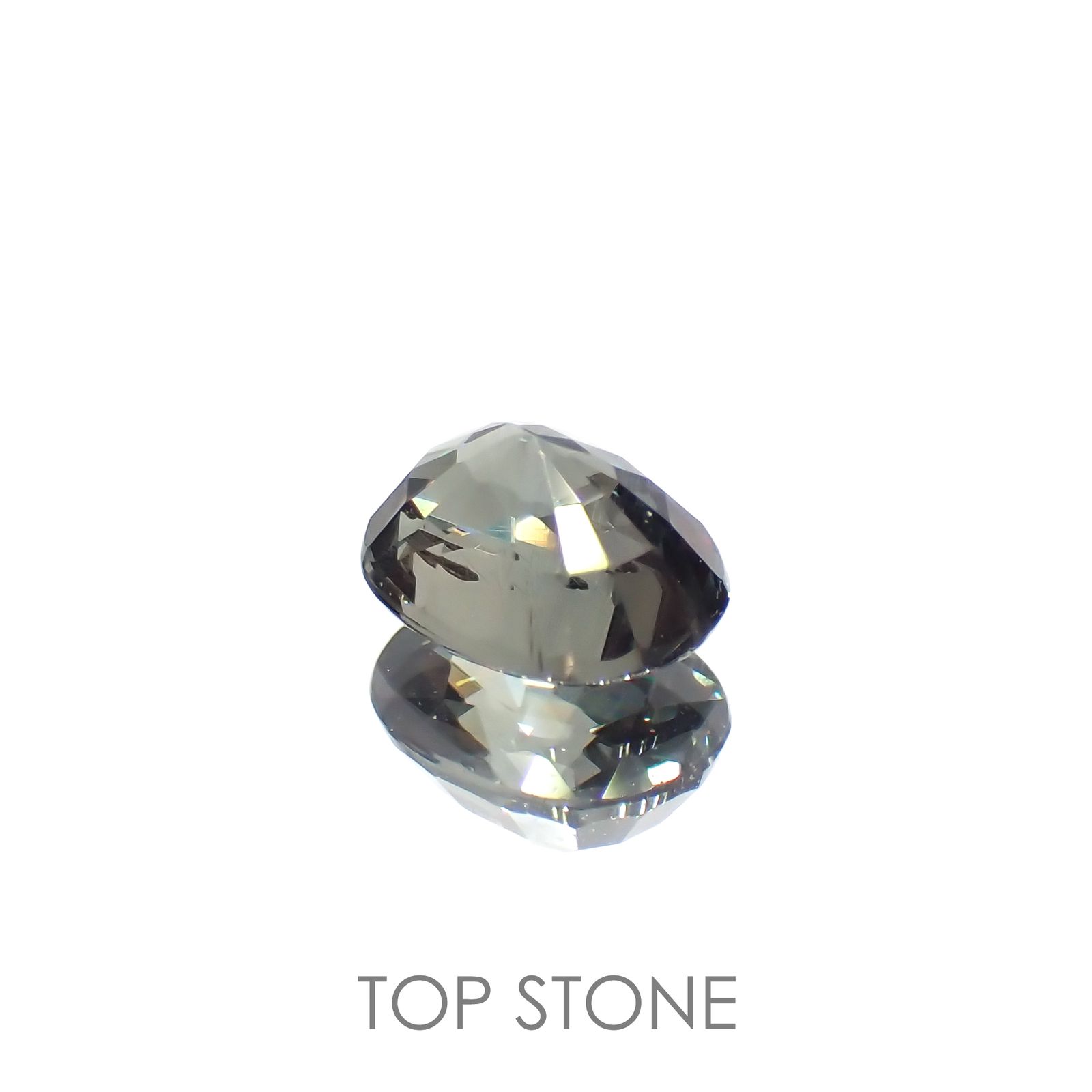 カラーチェンジガーネット アレキタイプ(宝石名ガーネット)マダガスカル・ベキリー産 0.59ct 識別済[220716951]5.5x4.3mm前後