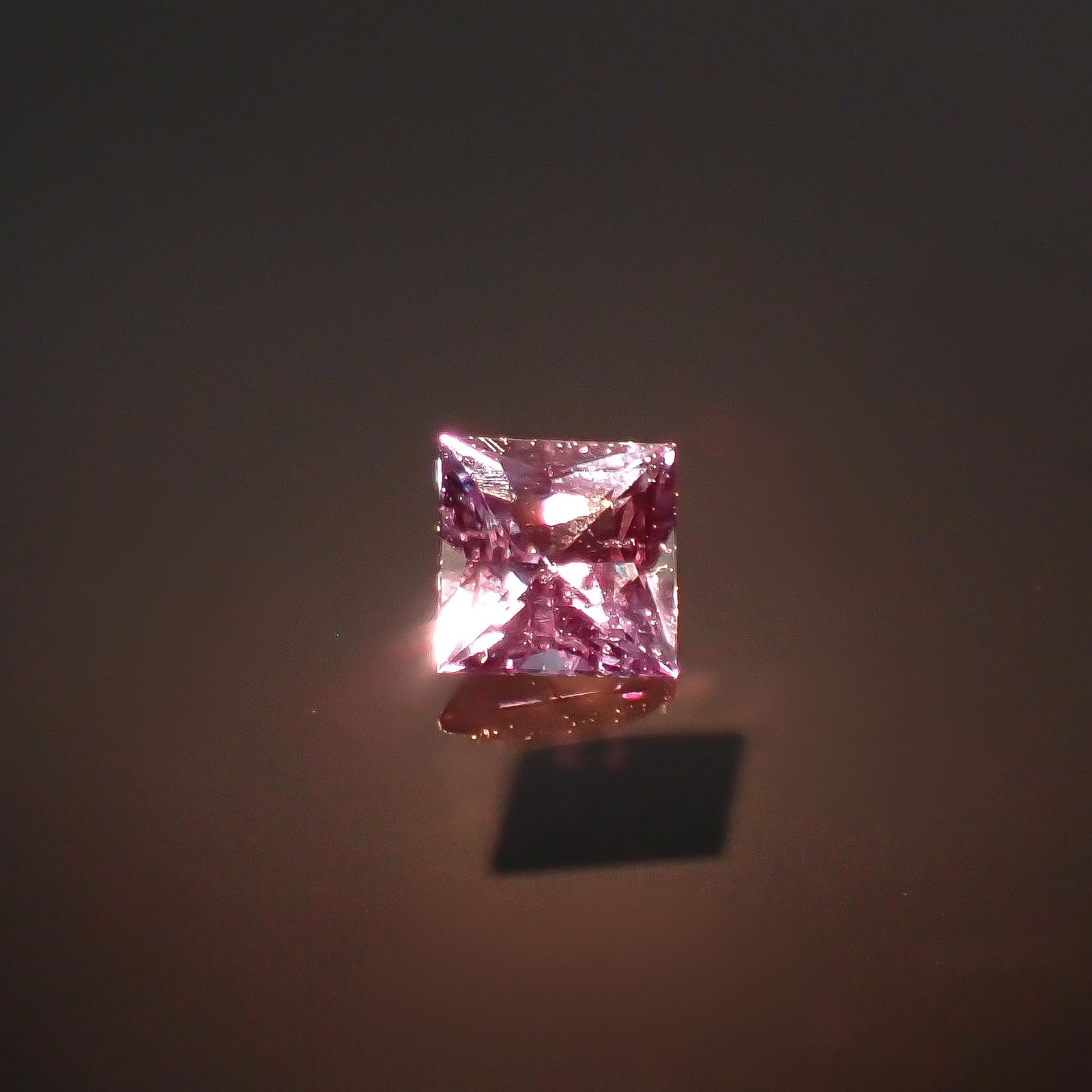 ◇プリンセスカット◇アレキサンドライト ブラジル産/EmeraldMains社製 0.083ct[240527593]2.4x2.4mm前後