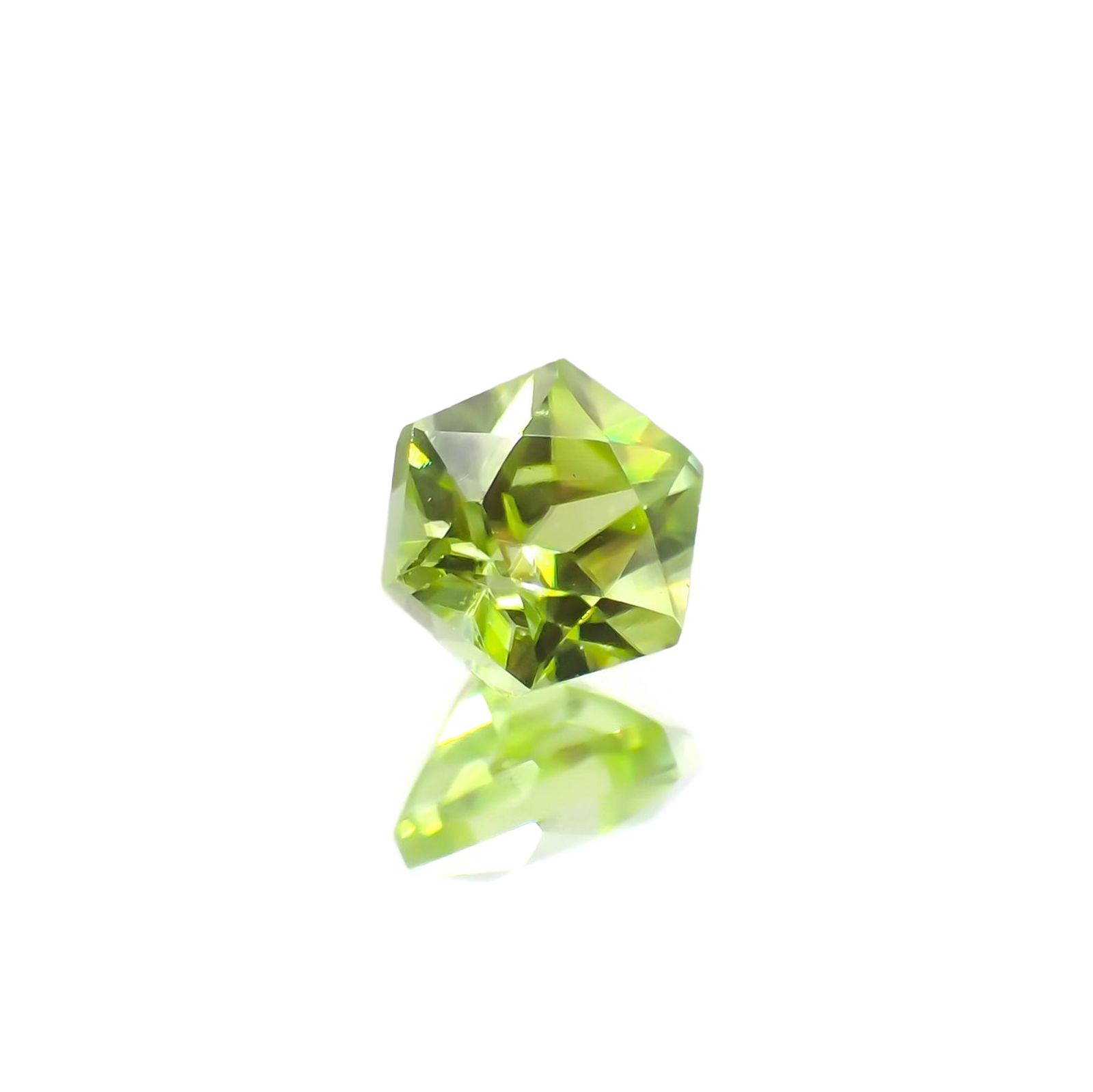 ◇ヘキサゴンカット◇スフェーン(宝石名スフェーン)マダガスカル産 識別済 0.39ct / 4x4mm前後 [231224439]