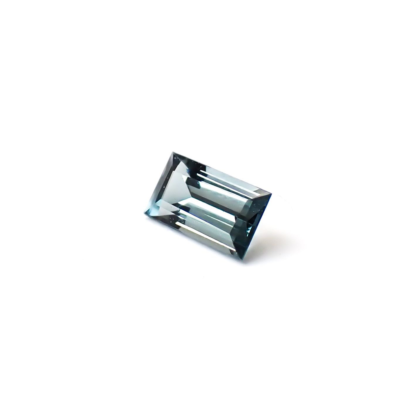 サファリン スリランカ産 0.13ct / 4.1x2.2mm前後 [260432061]