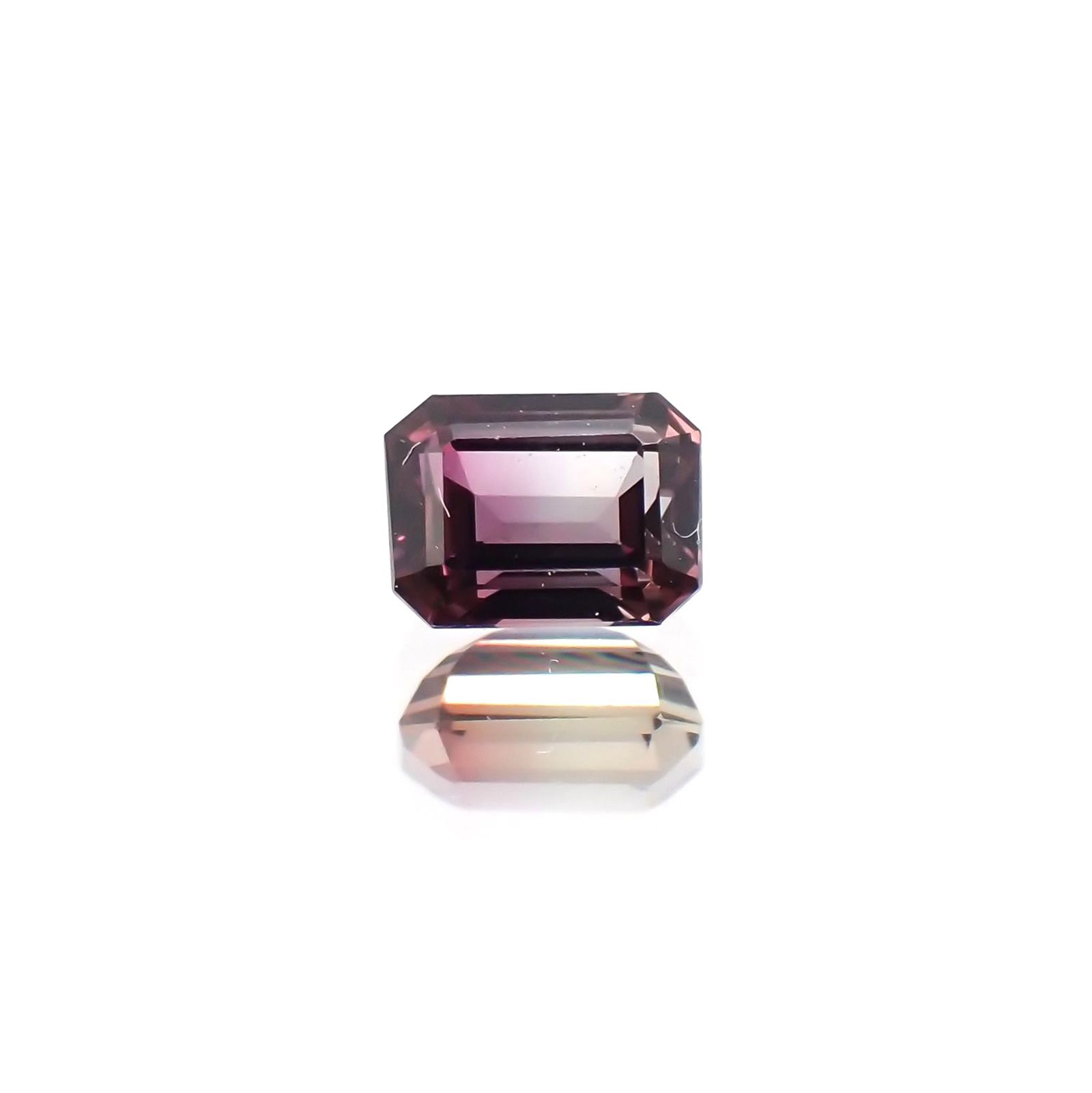 バイカラーサファイア(宝石名バイカラー・サファイア) タンザニア産 識別済 0.26ct / 3.8x2.9mm前後 [21069752]