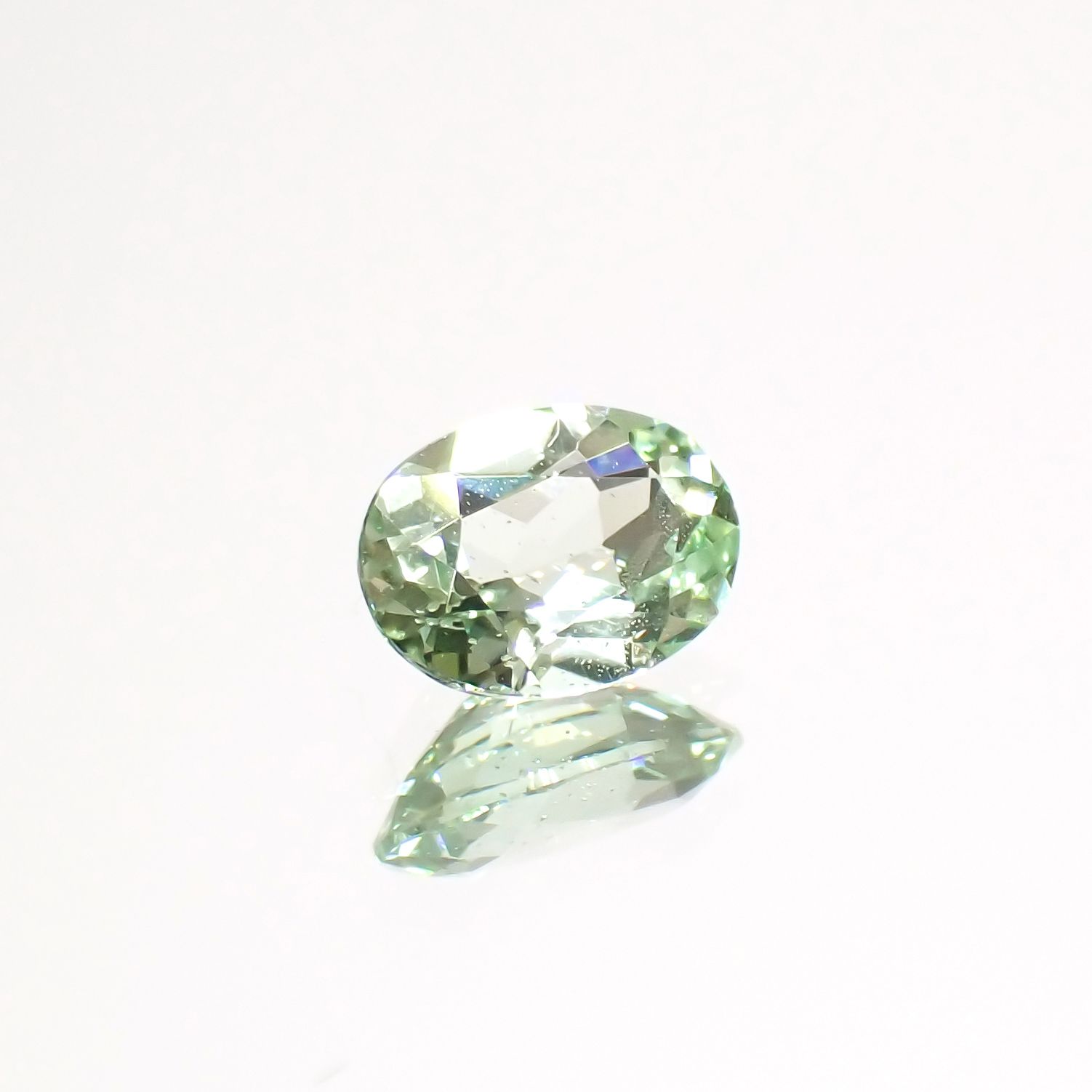 バナジウムコーネルピン(宝石名コーネルピン)タンザニア・タンガ州産 0.34ct 識別済[230521914]5.2x3.8mm前後
