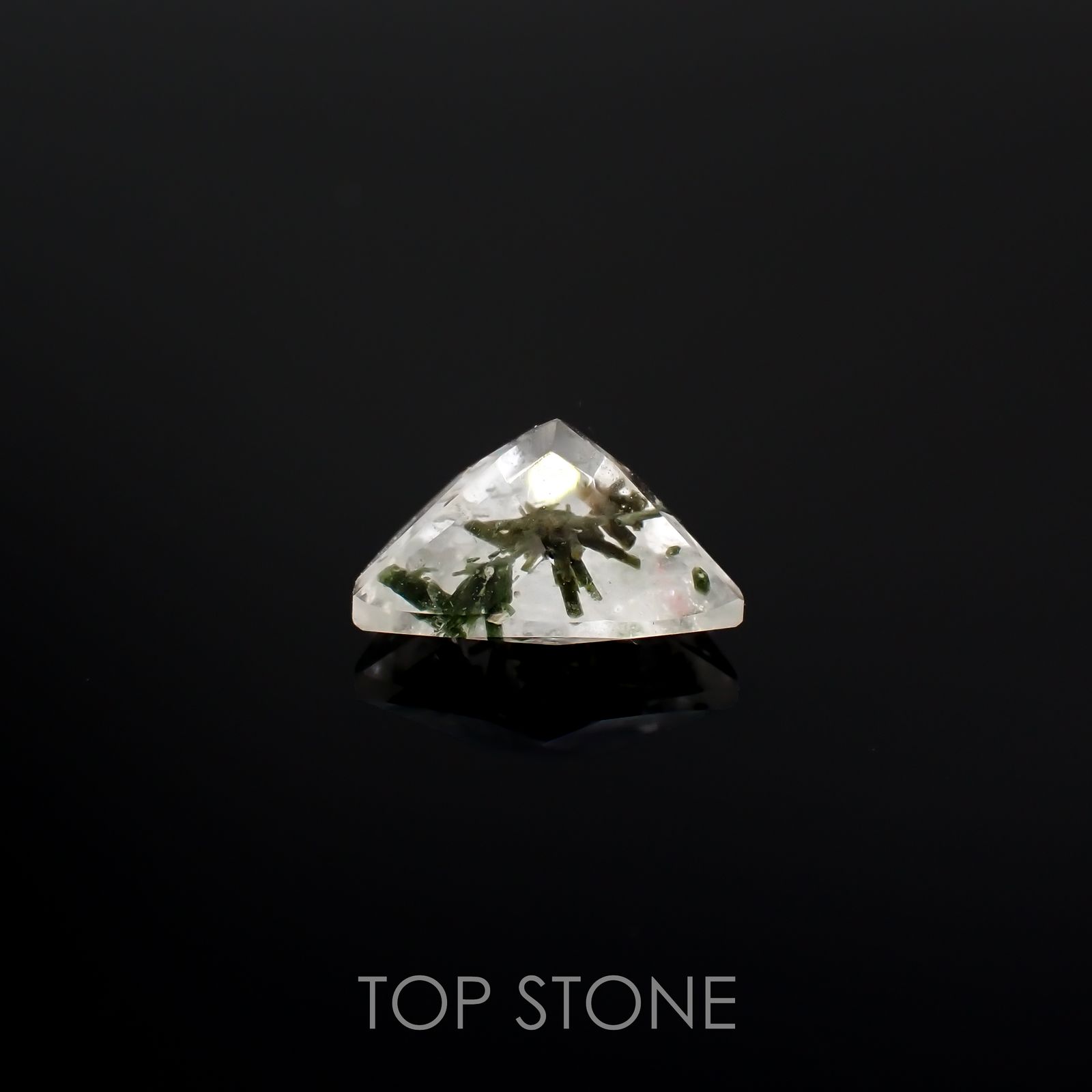 ヘデンベルジャイトインクォーツ インドネシア産 1.63ct[220917833]8.5x9.2mm前後