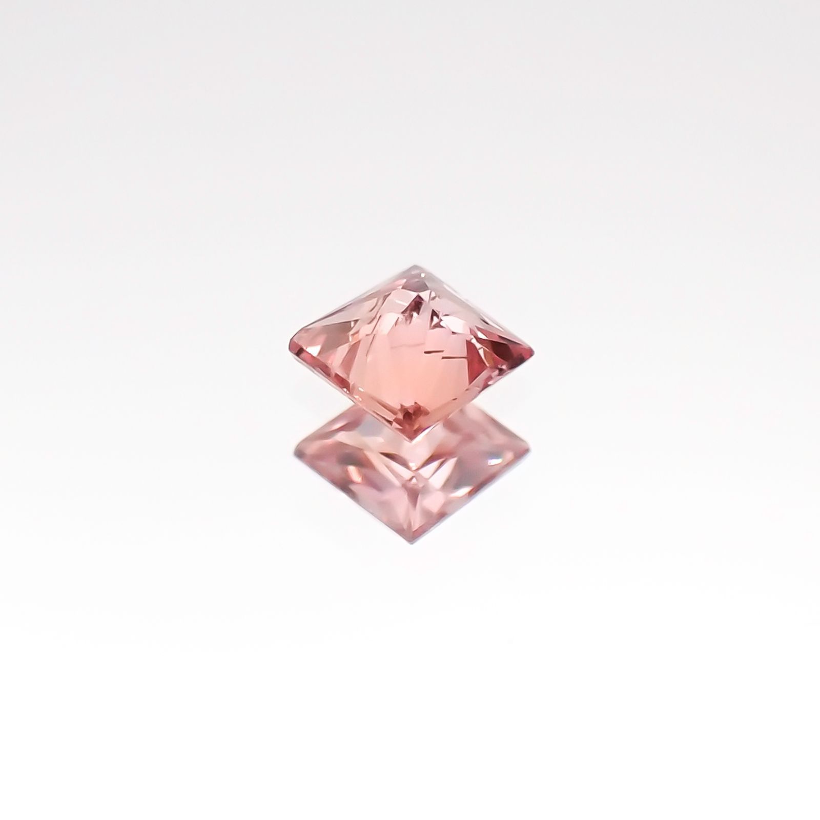 ◇プリンセスカット◇パパラチャサファイア スリランカ産 ルース 0.089ct ソーティング付き[20106946]2.46×2.42mm前後