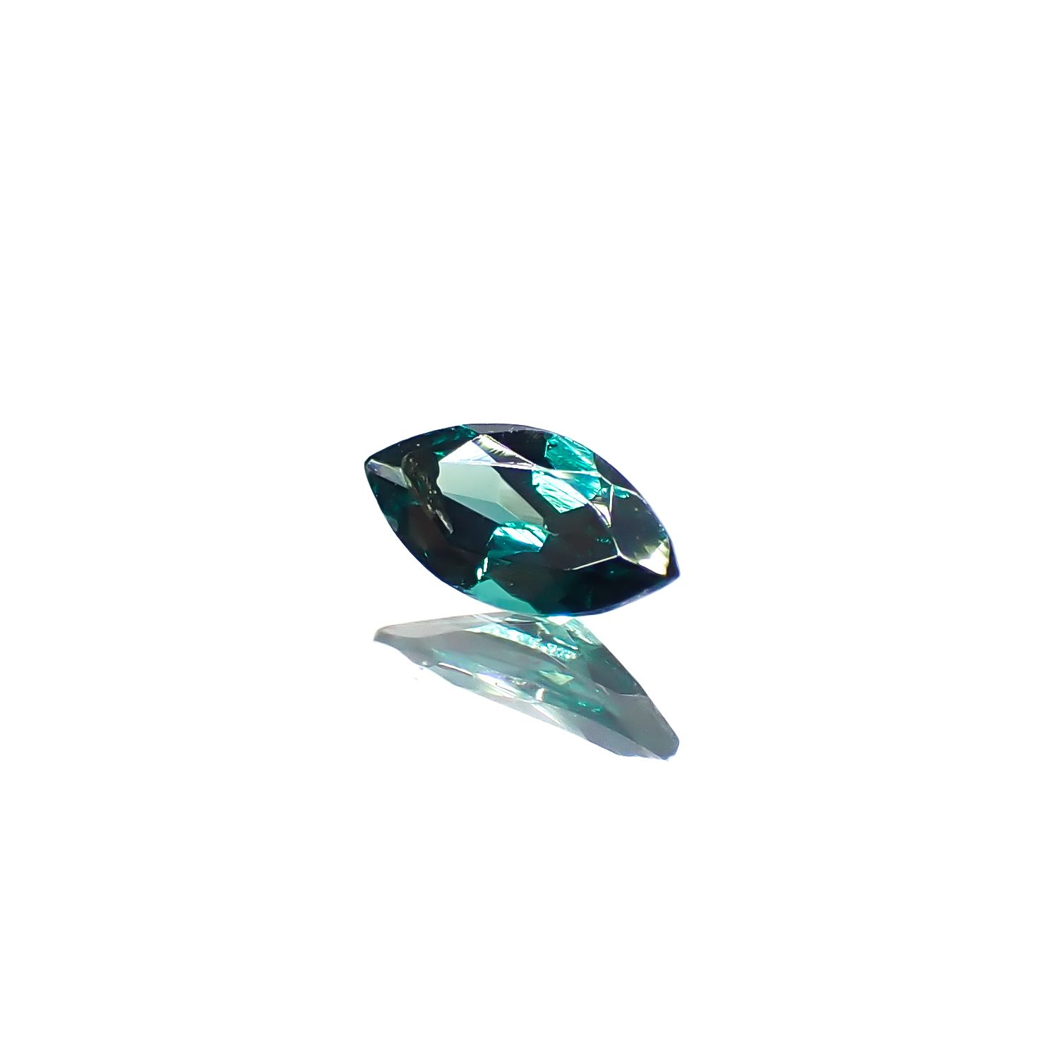 ベキリーブルーガーネット（カラーチェンジガーネット アレキタイプ） マダガスカル・ベキリー産 0.12ct[240628280]4.8x2.3mm前後