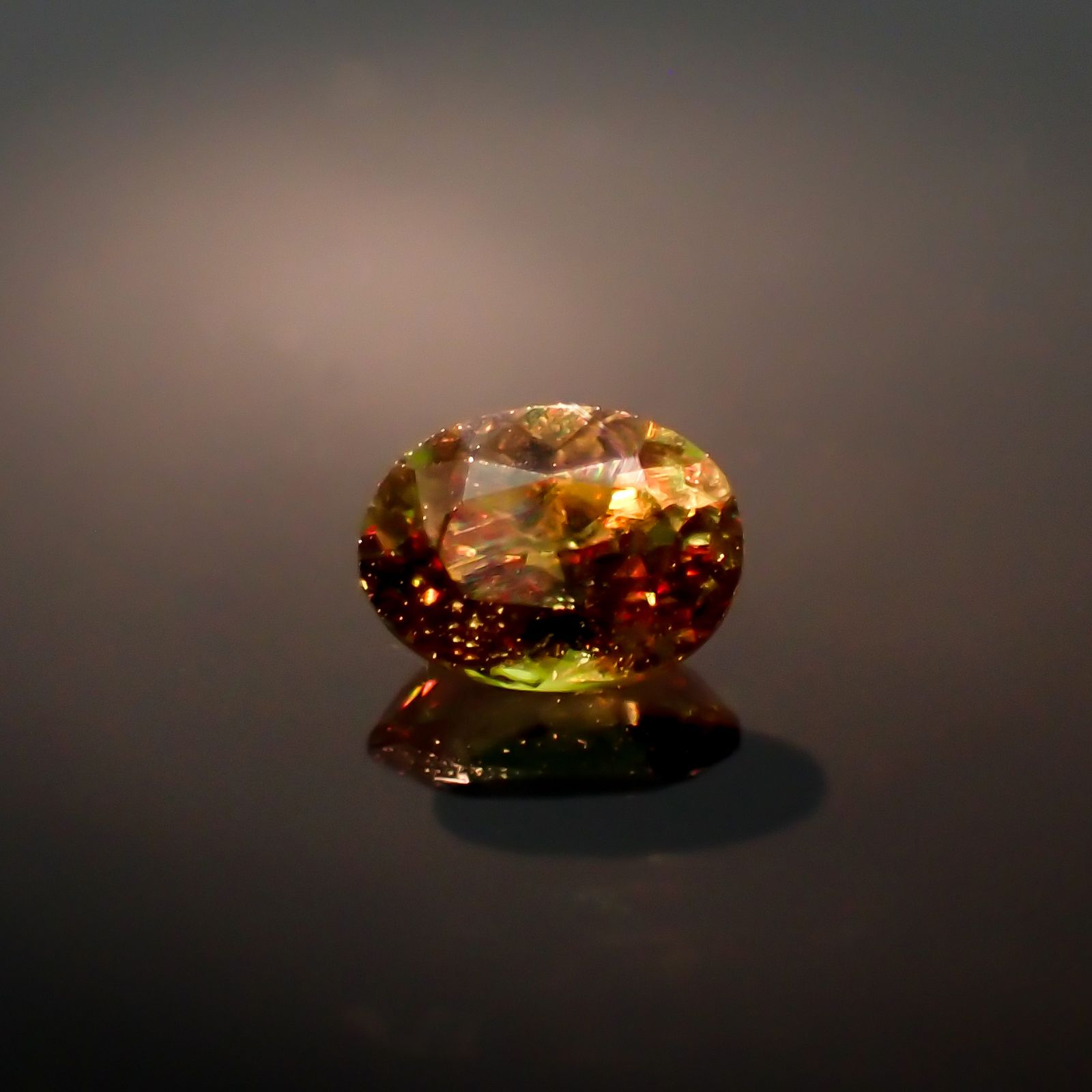 カラーチェンジスフェーン パキスタン産 0.19ct[230522190]4x2.9mm前後