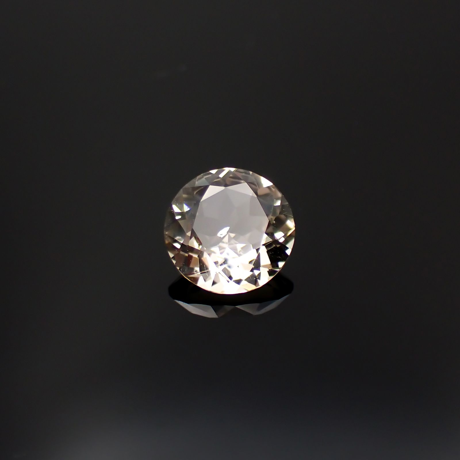 含バリウム・サニディン(宝石名サニディン)ドイツ産 1.66ct 識別済[231224972]8.4x8.4mm前後