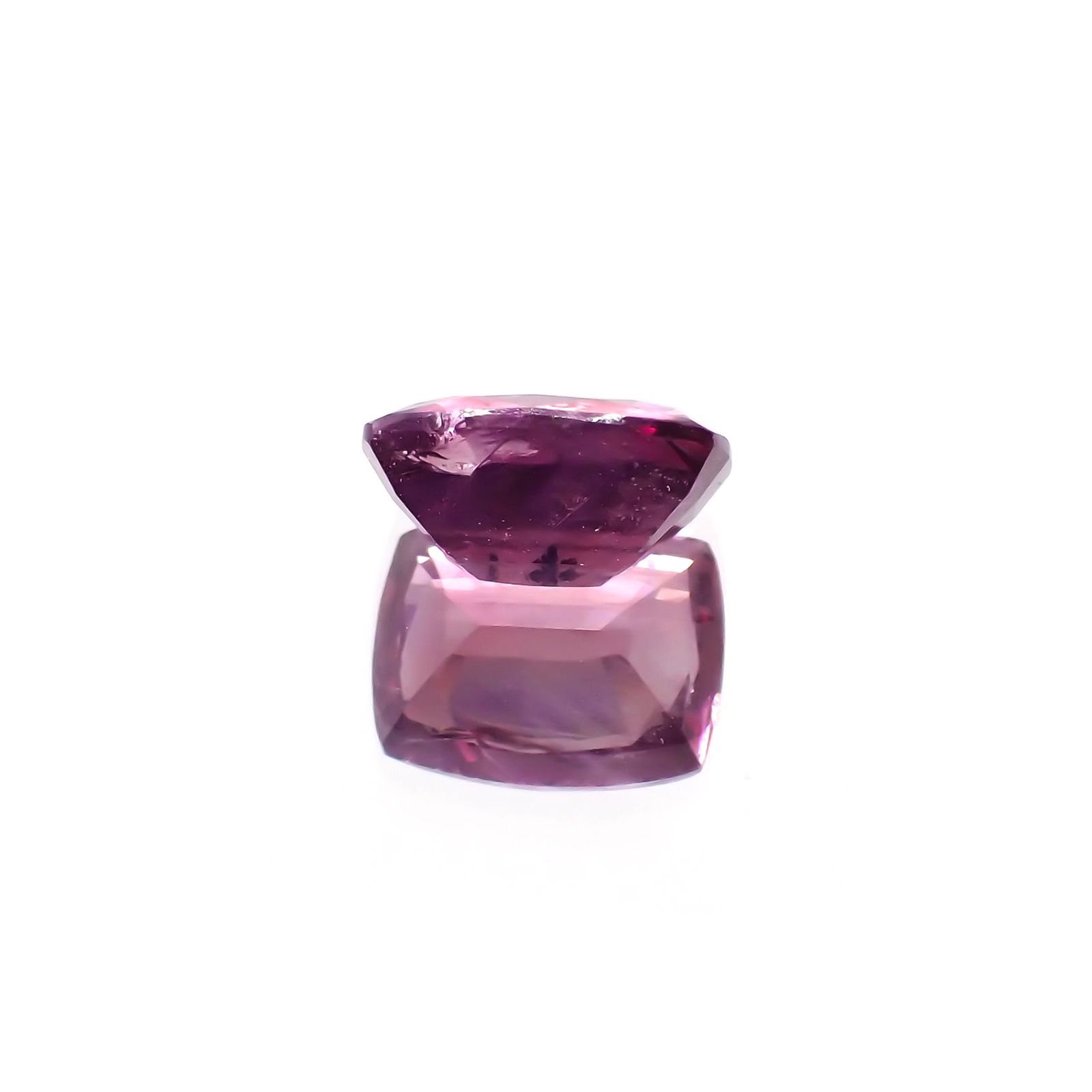 パープルサファイア(宝石名パープル・サファイア) カシミール地方産 2.827ct ソ付(彩珠)[210310231]9.2×7.1mm前後