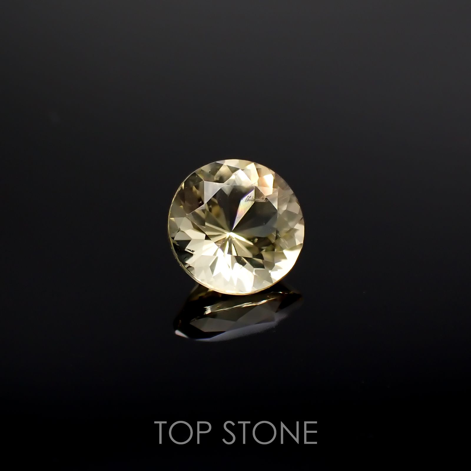 イエロースキャポライト(宝石名イエロー・スキャポライト)タンザニア産 0.78ct 識別済[220918027]6.1x6.1mm前後