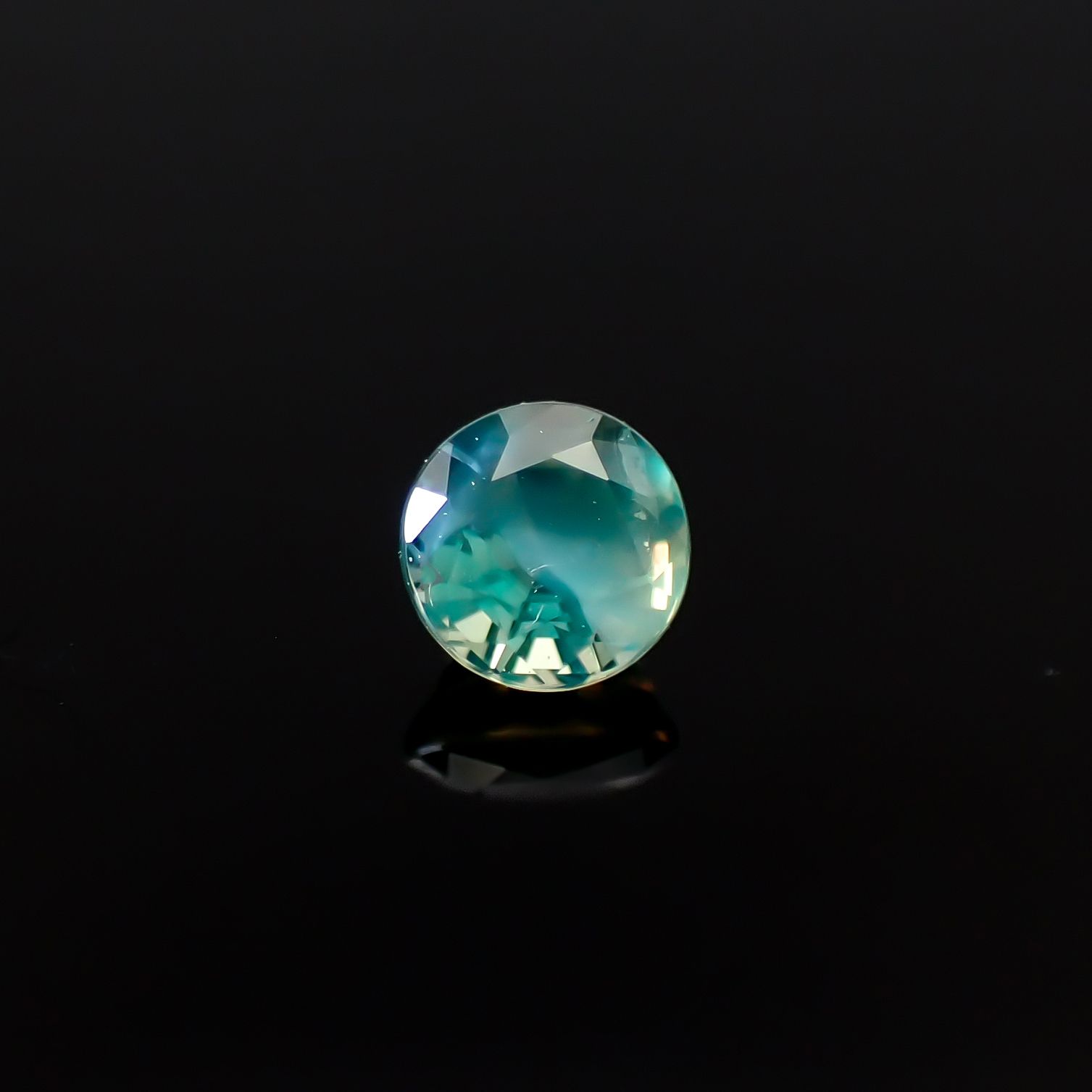シルキーアレキサンドライト ブラジル・ミナスジェライス州ヘマチタ鉱山産 0.13ct [250129763]2.9x2.9mm前後