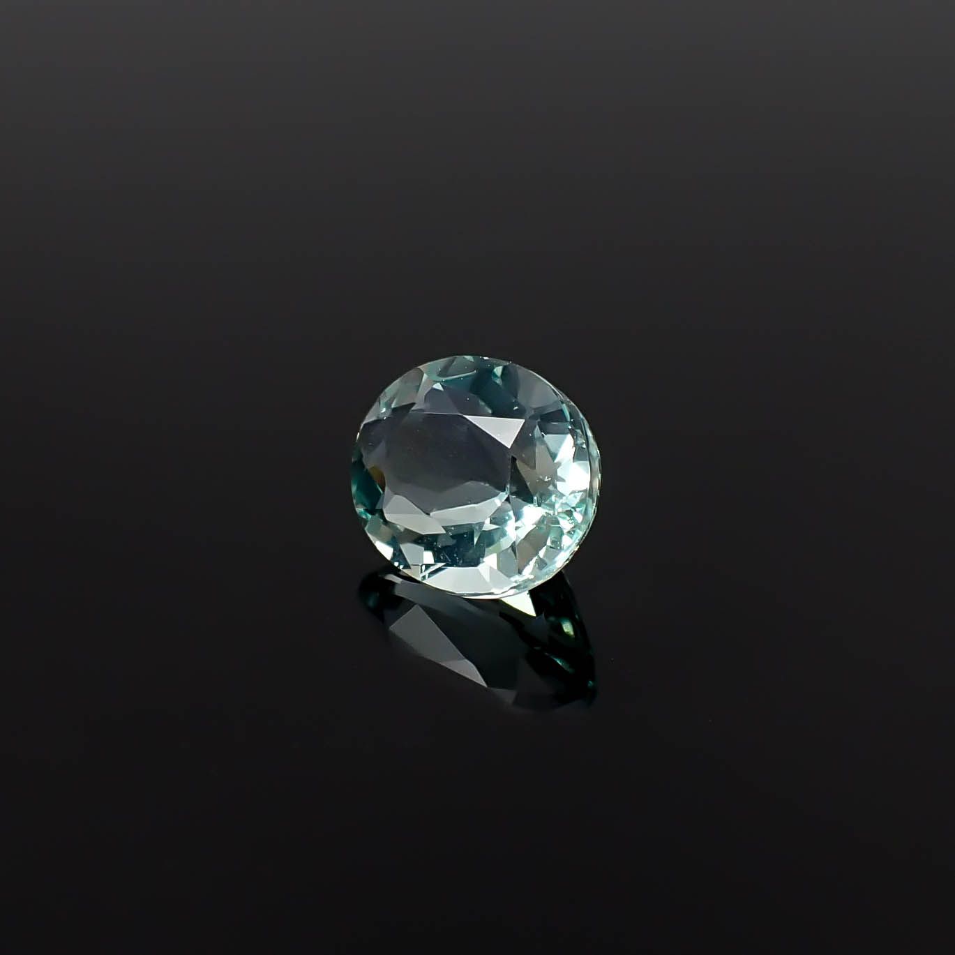 フローライト フルオレッセンス ジンバブエ産 1.19ct [250630515]7.2x5.9mm前後