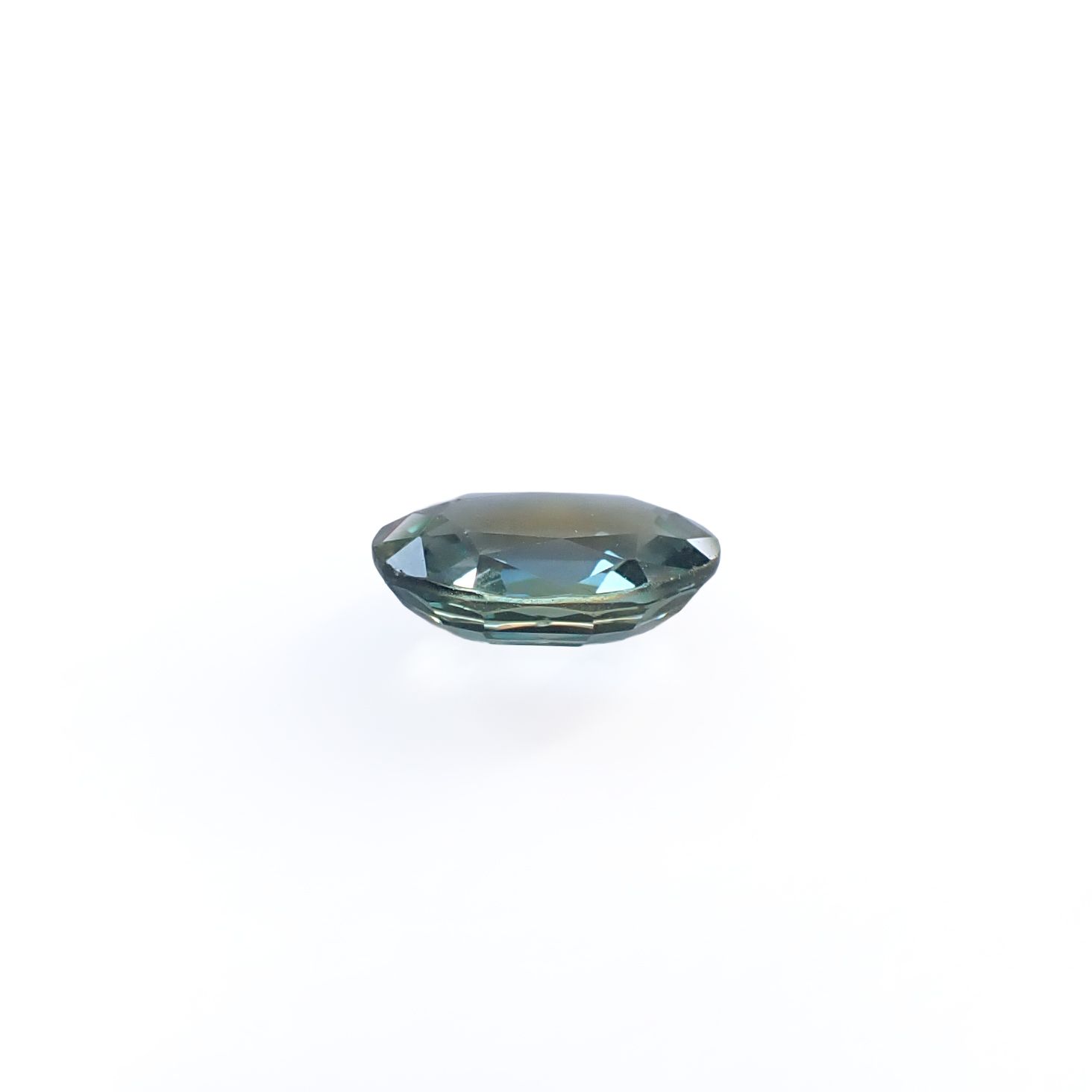 サファイア(宝石名サファイア) マダガスカル/スリランカ産 ソ付(彩珠) 2.128ct / 8.9x6.9mm前後 [260112477]