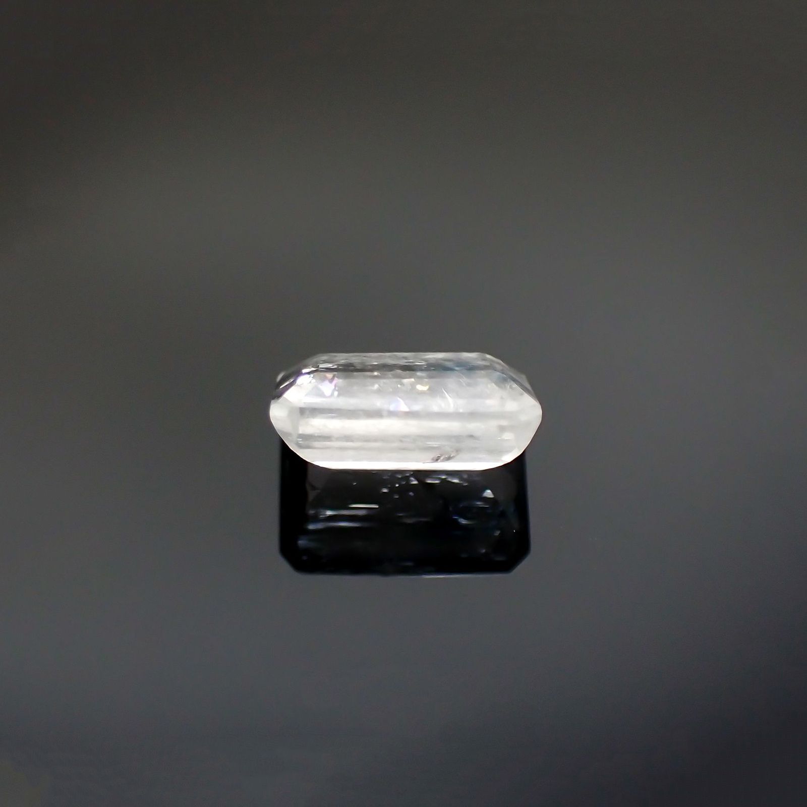 ユークレース(宝石名ユークレース)ブラジル産 0.930ct ソ付(彩珠)[230522048]7x4.6mm前後