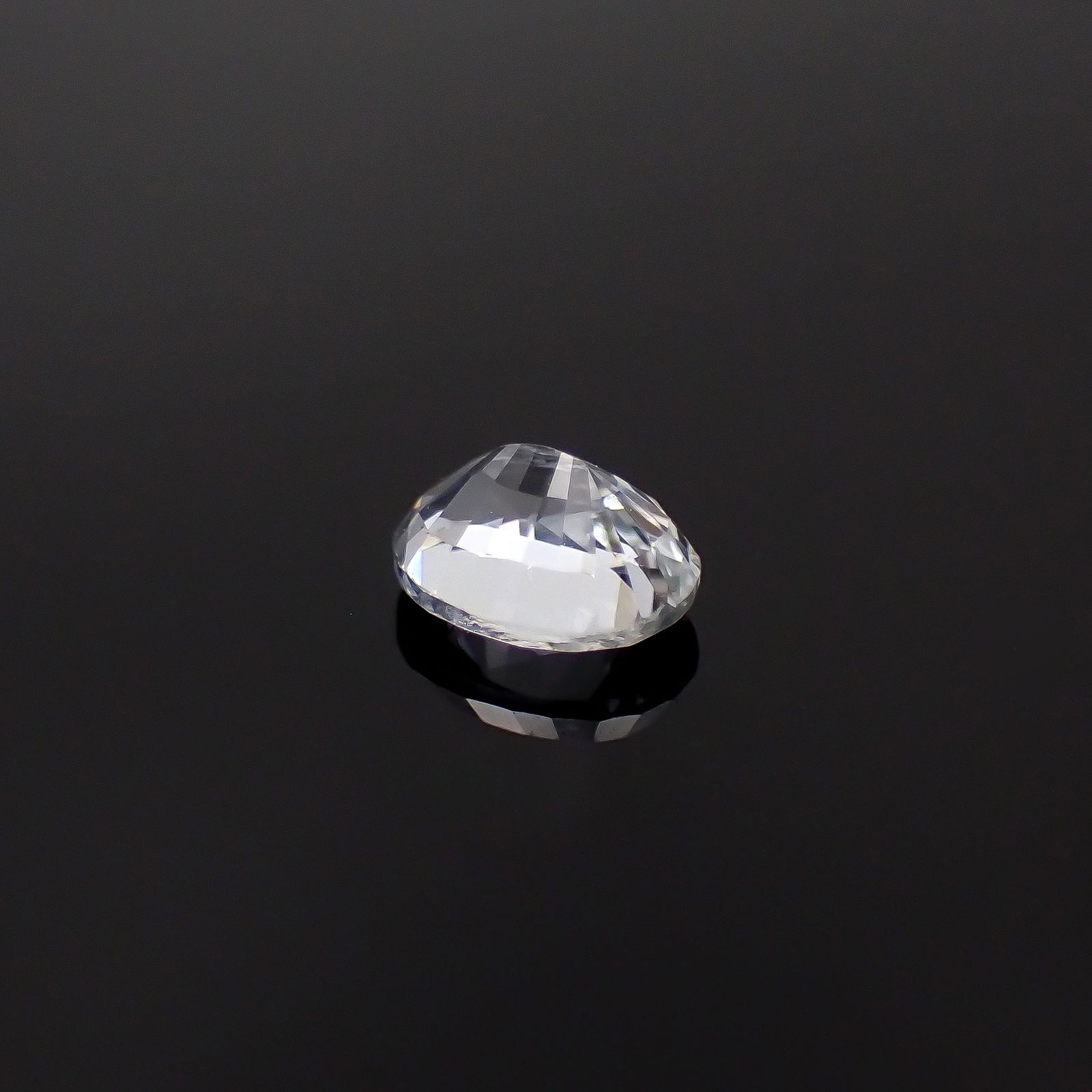 カラーレスサファイア スリランカ産 0.50ct[240527484]5.1x4mm前後