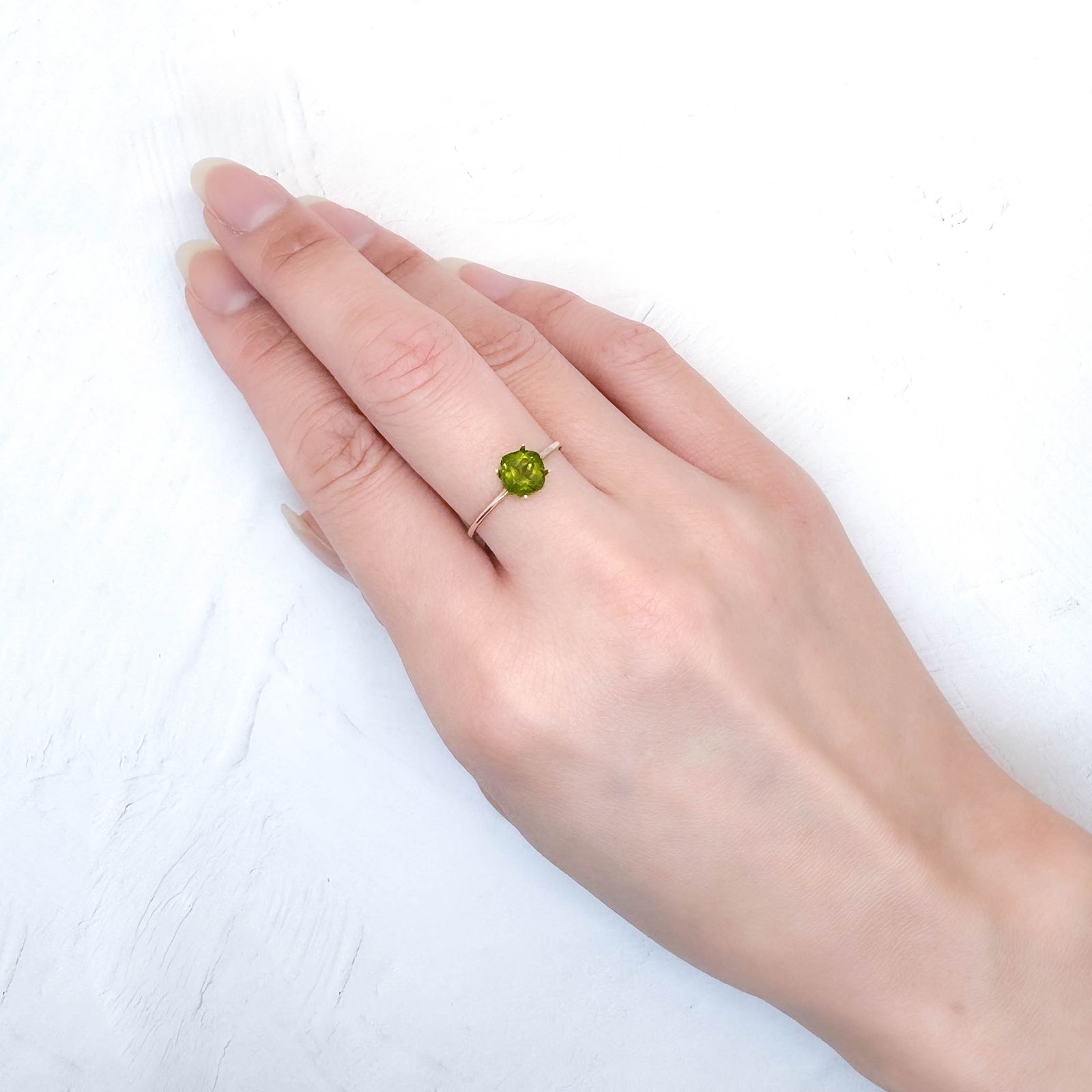 ベスビアナイト(アイドクレース) ケニア産 1.00ct / 6x5.9mm前後 [251231372]