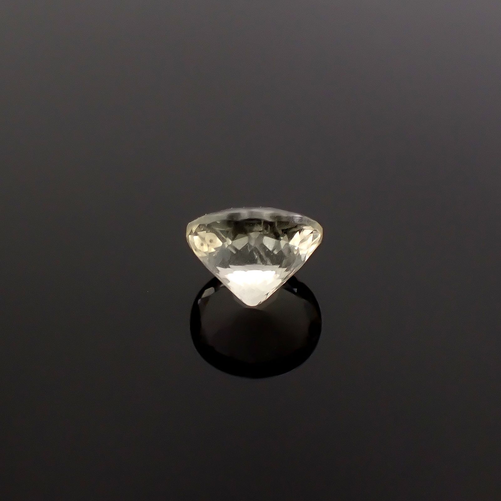 リューサイト(宝石名リューサイト)イタリア産 ソ付(彩珠) 0.642ct / 6.1x5.3mm前後 [260131552]