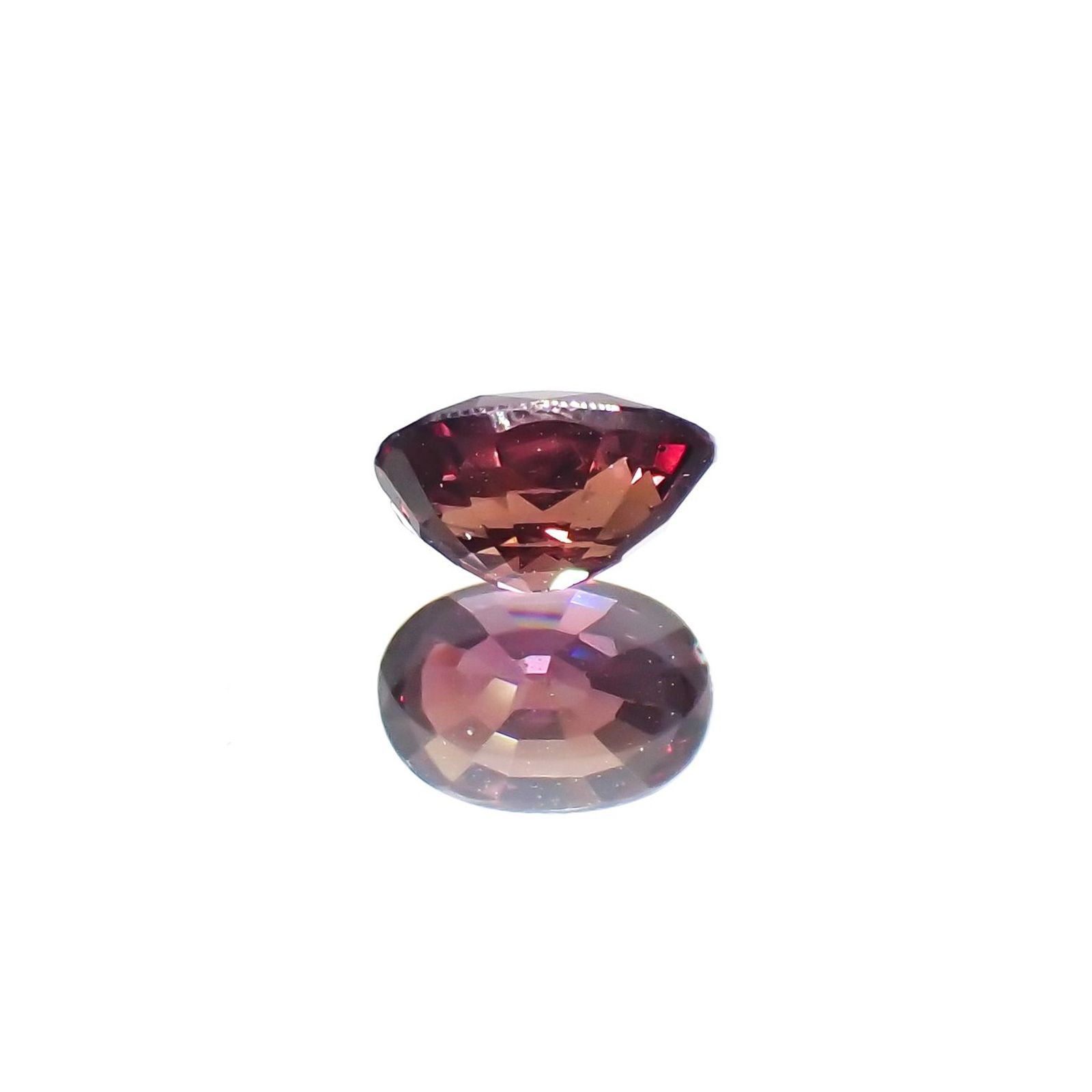 カラーチェンジサファイア非加熱(宝石名カラーチェンジ・サファイア)タンザニア産 識別済 0.44ct / 4.9x3.4mm前後 [230320841]