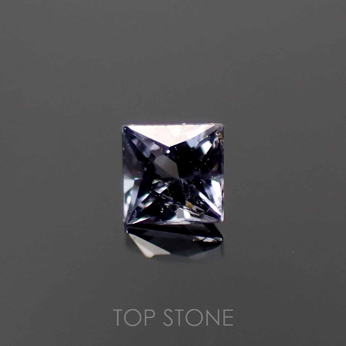 ◇プリンセスカット◇カラーチェンジガーネット アレキタイプ(宝石名ガーネット)マダガスカル・ベキリー産 0.10ct 識別済[221219412]2.4x2.4mm前後