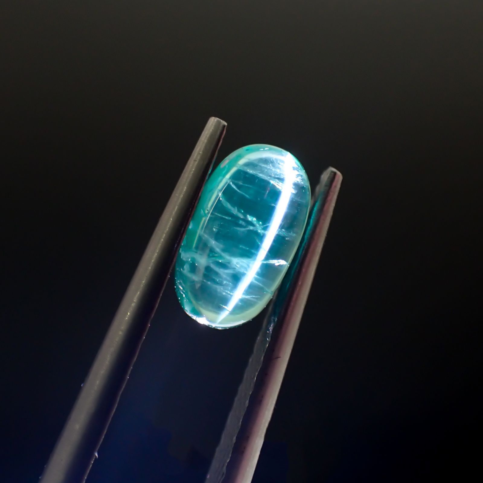 エメラルドキャッツアイ(宝石名エメラルド)コロンビア産 0.79ct 識別済[221018907]7.9x4.5mm前後