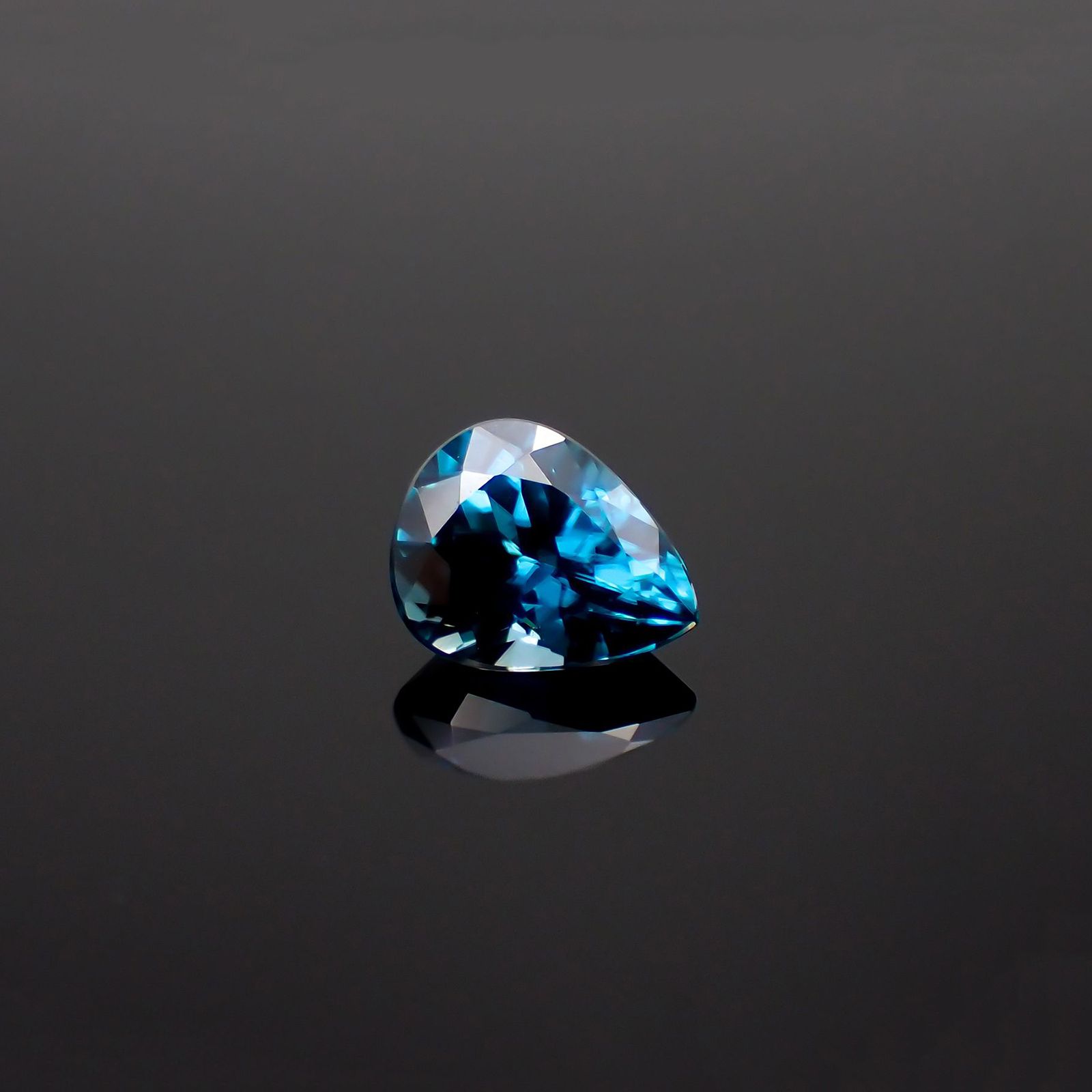 ラタナキリブルージルコン カンボジア産 1.74ct[231224455]7.9x6.3mm前後