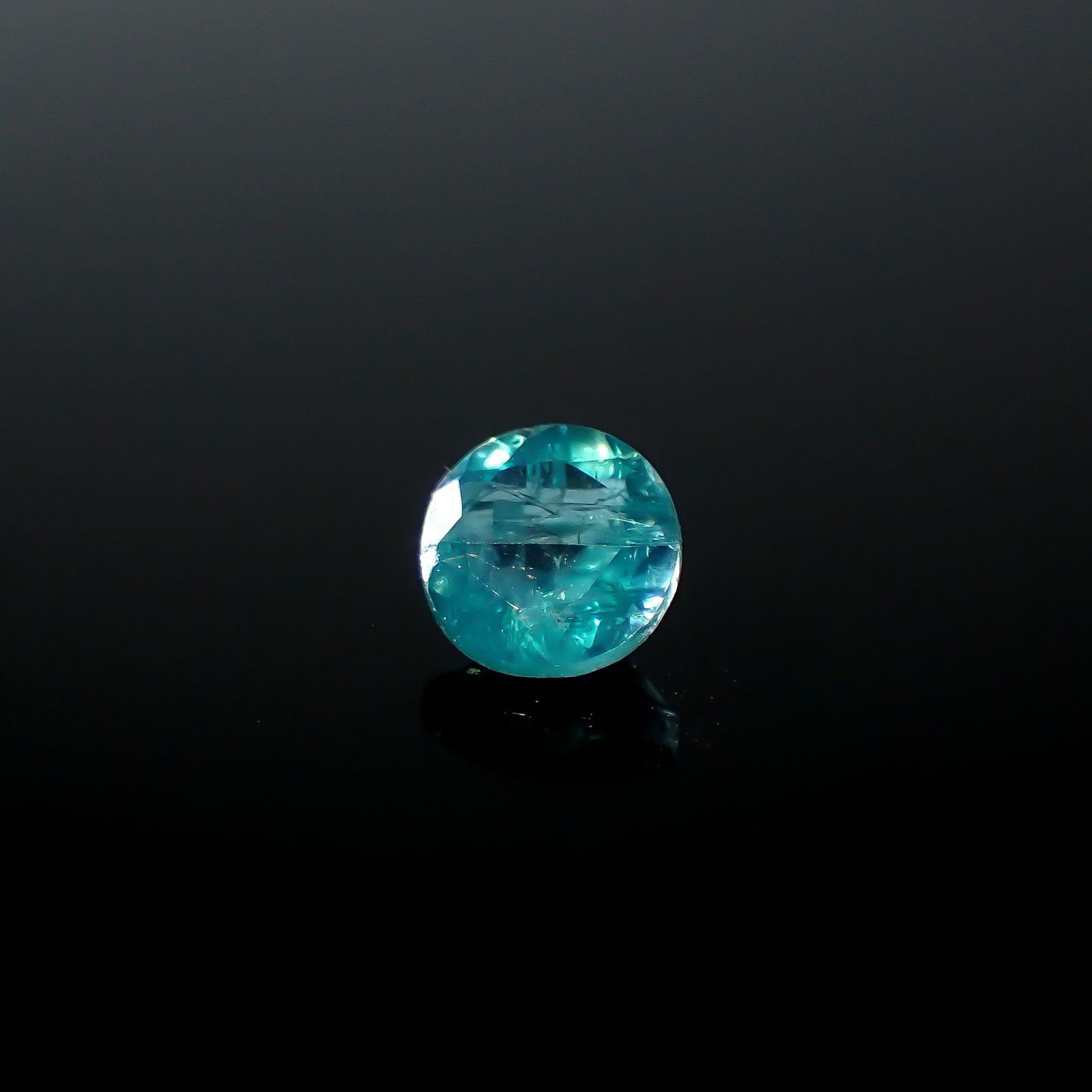 グランディディエライト マダガスカル産 0.18ct / 3.5x3.5mm前後 [250931105]