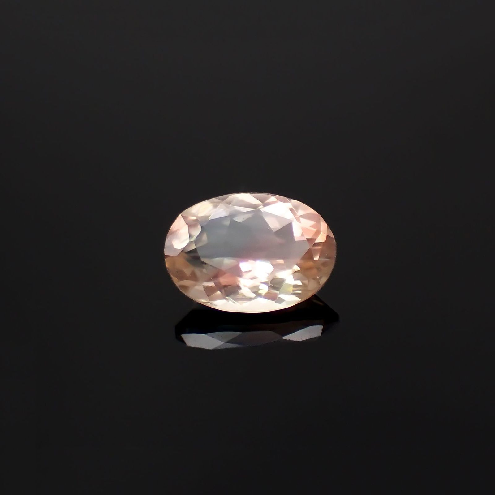 パーティカラーオレゴンサンストーン アメリカ・オレゴン州産 0.93ct / 7.8x5.7mm前後 [230722847]