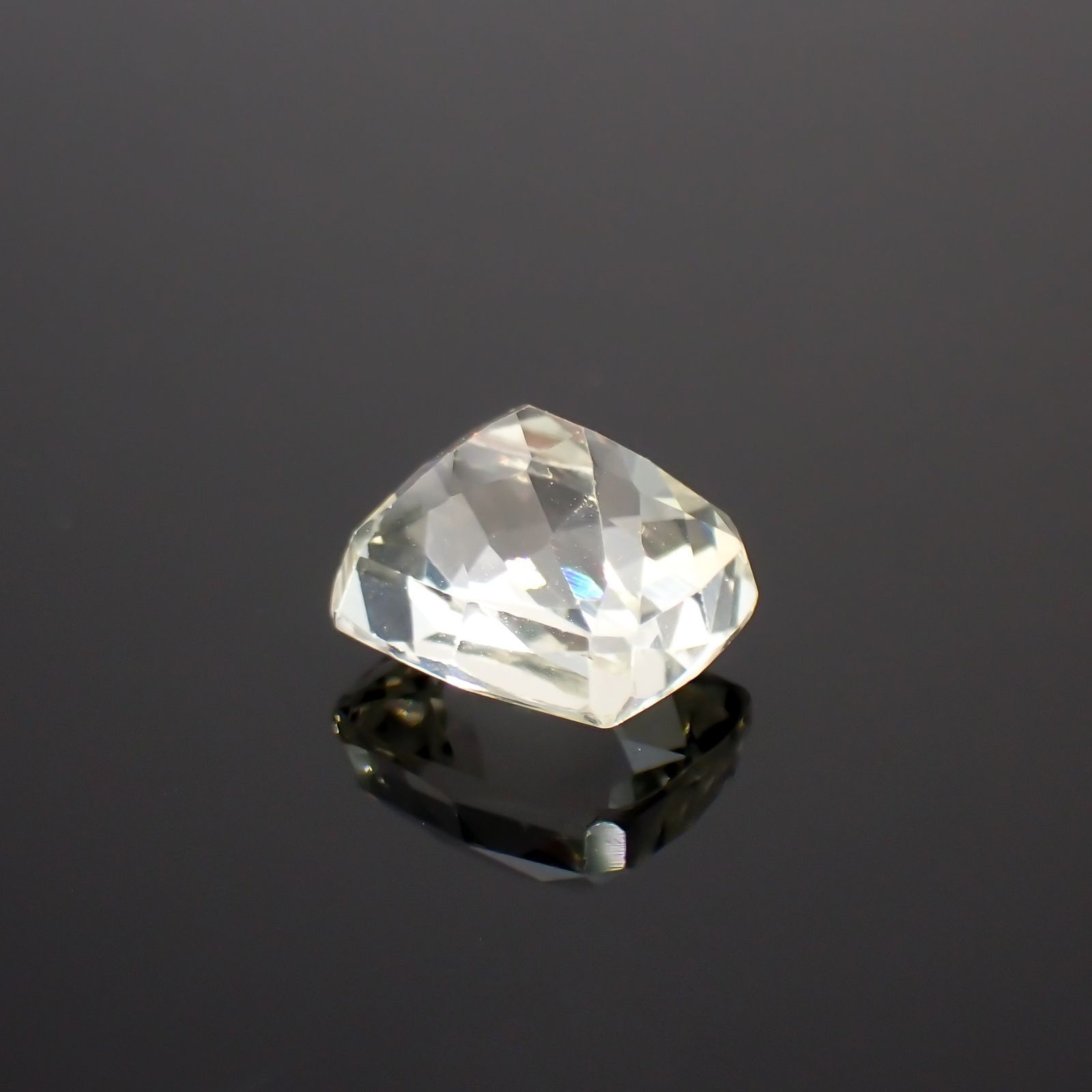 イエロースポジュミン(宝石名スポジュミン)アフガニスタン産 6.78ct 識別済[251113703]10.8x9.3mm前後