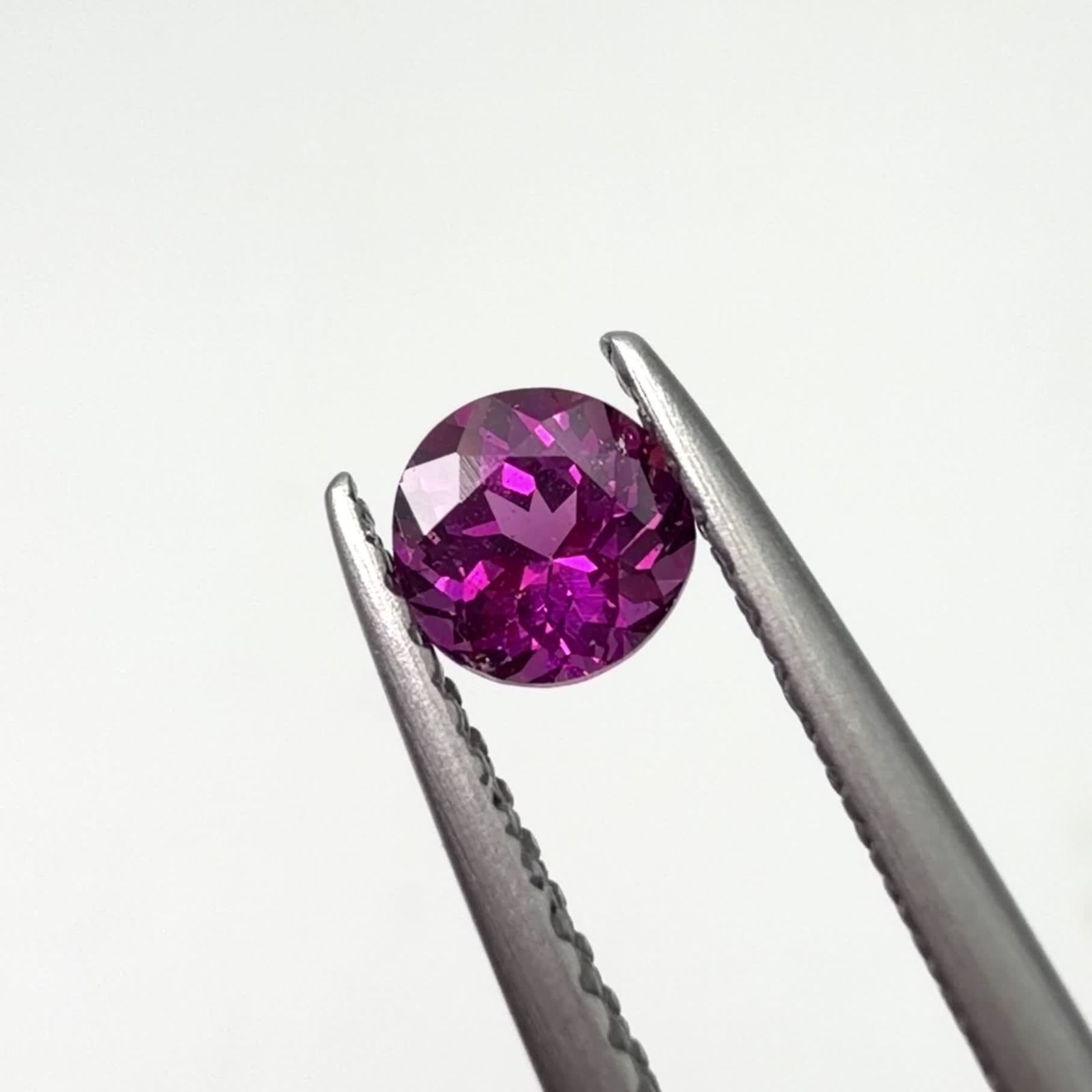 天然石グレープガーネット グレープガーネット(宝石名ガーネット)ブラジル産 識別済 1.41ct / 7.1