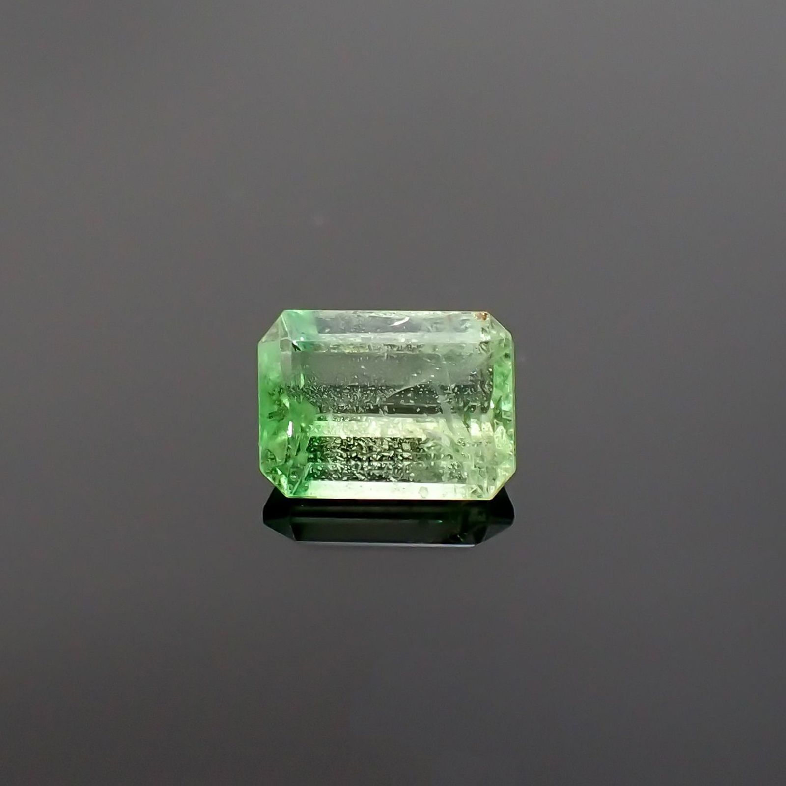 バイカラーツァボライト(宝石名グリーン グロッシュラー・ガーネット) タンザニア産 識別済 1.12ct / 6.6x5mm前後 [210711914]