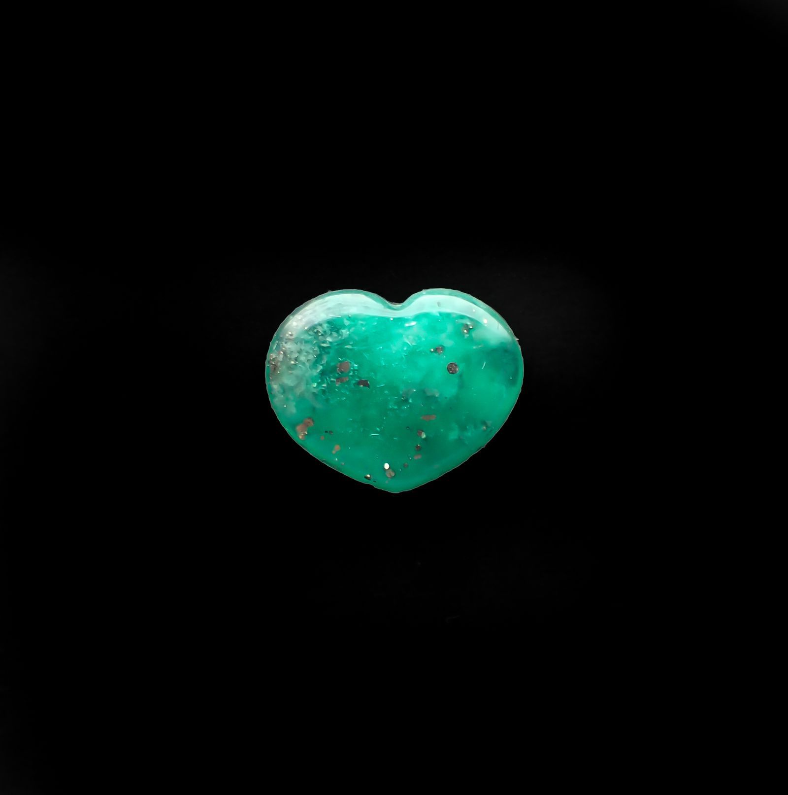 パイライトインエメラルド(宝石名パイライトインエメラルド) コロンビア・チボール鉱山産 1.792ct 彩珠鑑付[250611506]8.2×10.5mm前後
