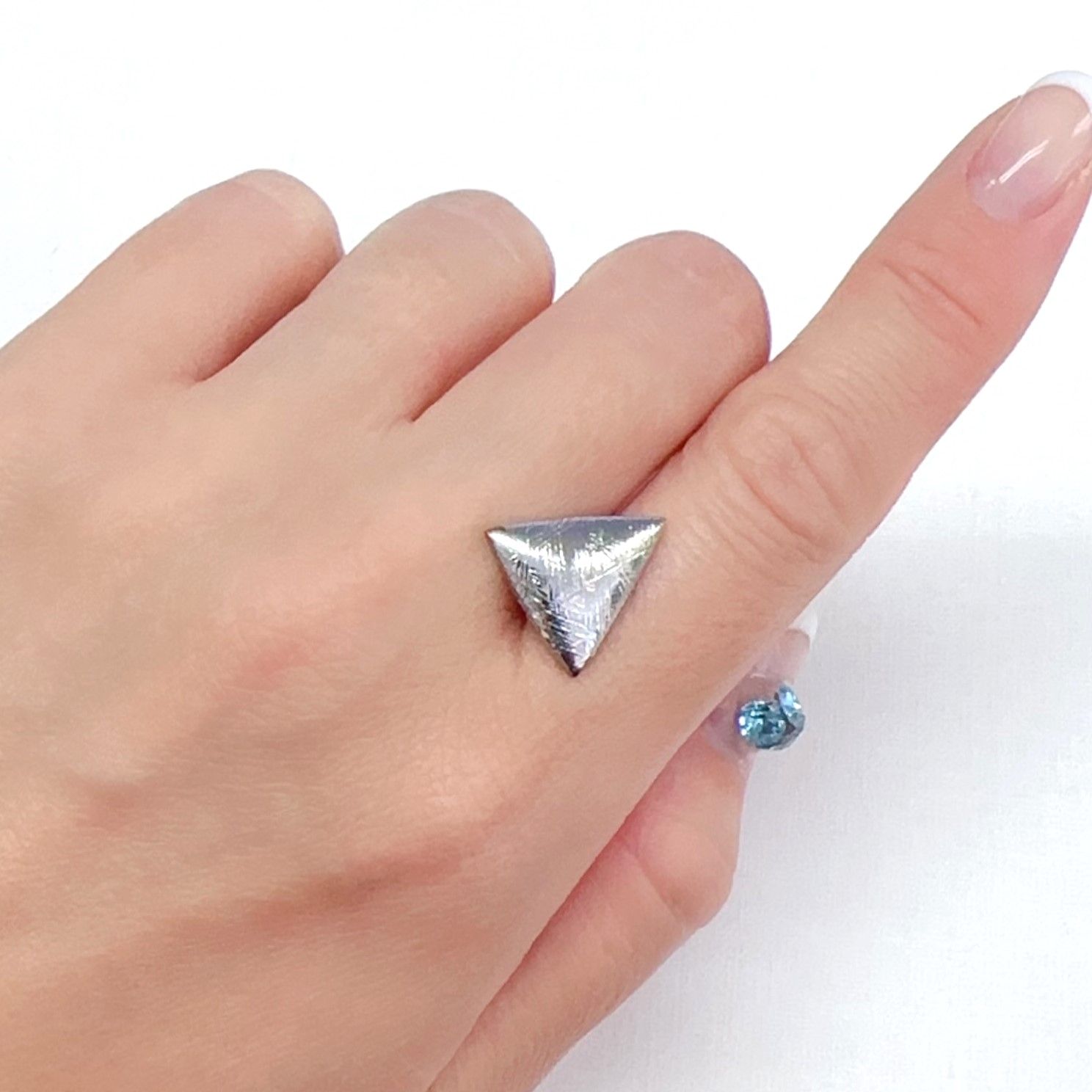 ムオニナルスタ隕石 発見地:スウェーデン 9.96ct[240125796]15x14.3mm前後