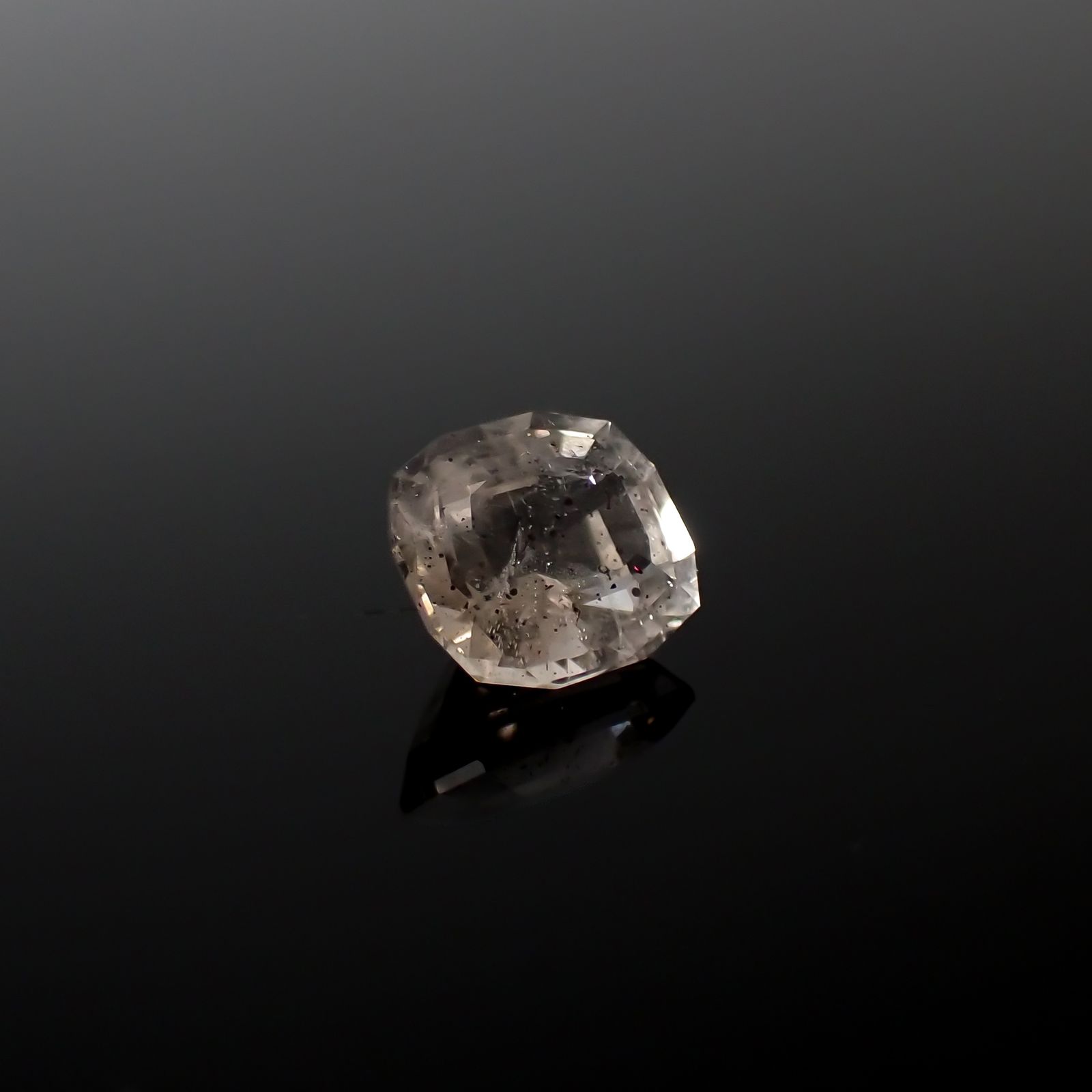 ◇カスタムカット◇ティンカーベルクォーツ ブラジル産 1.79ct[240125454]8x7.3mm前後