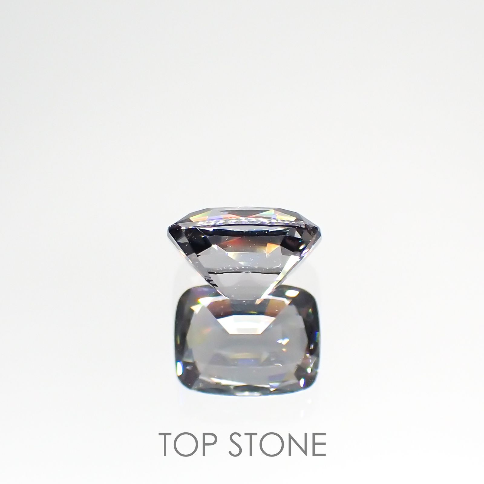 プラチナスピネル(宝石名スピネル) ビルマ産 0.975ct ソ付(彩珠)[210912849]6.3×4.9mm前後