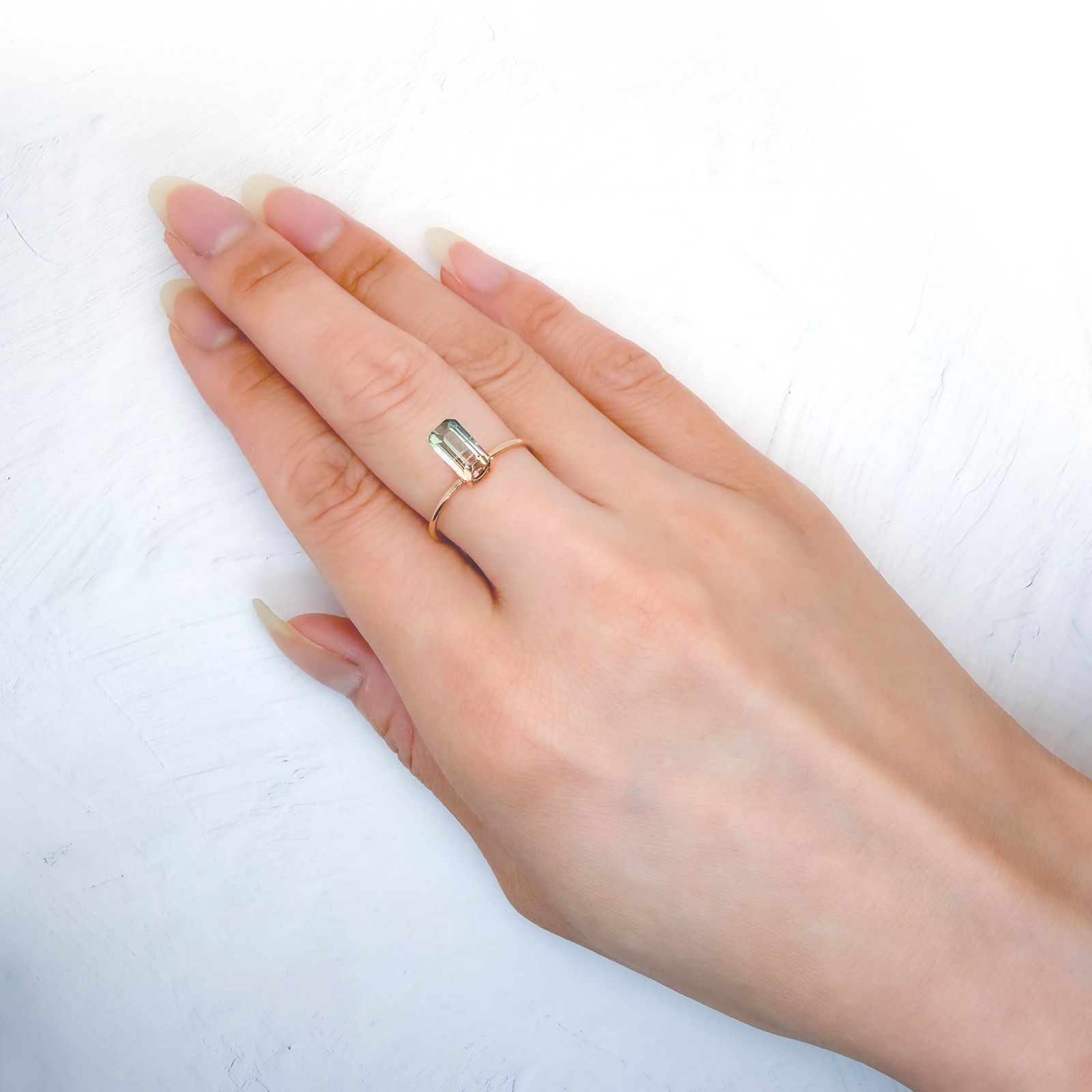 バイカラートルマリン アフガニスタン産 1.23ct / 8.1x4.7mm前後 [260932773]