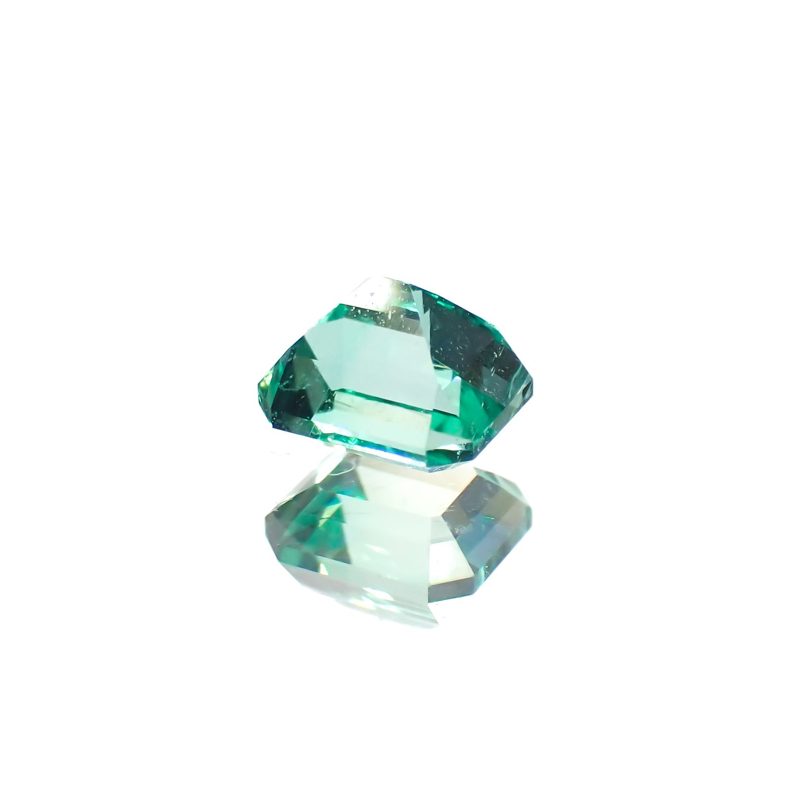 ノンオイル エメラルド ロシア産 0.36ct[230421688]4.3x3.6mm前後