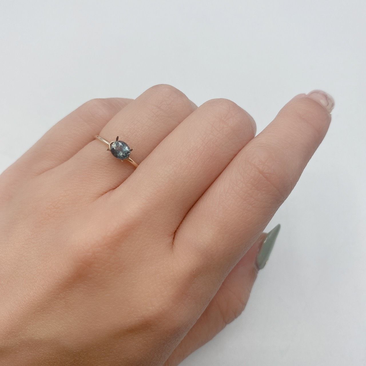 アレキサンドライト ブラジル産 ルース 0.58ct[210310315]5.1×4.4mm前後