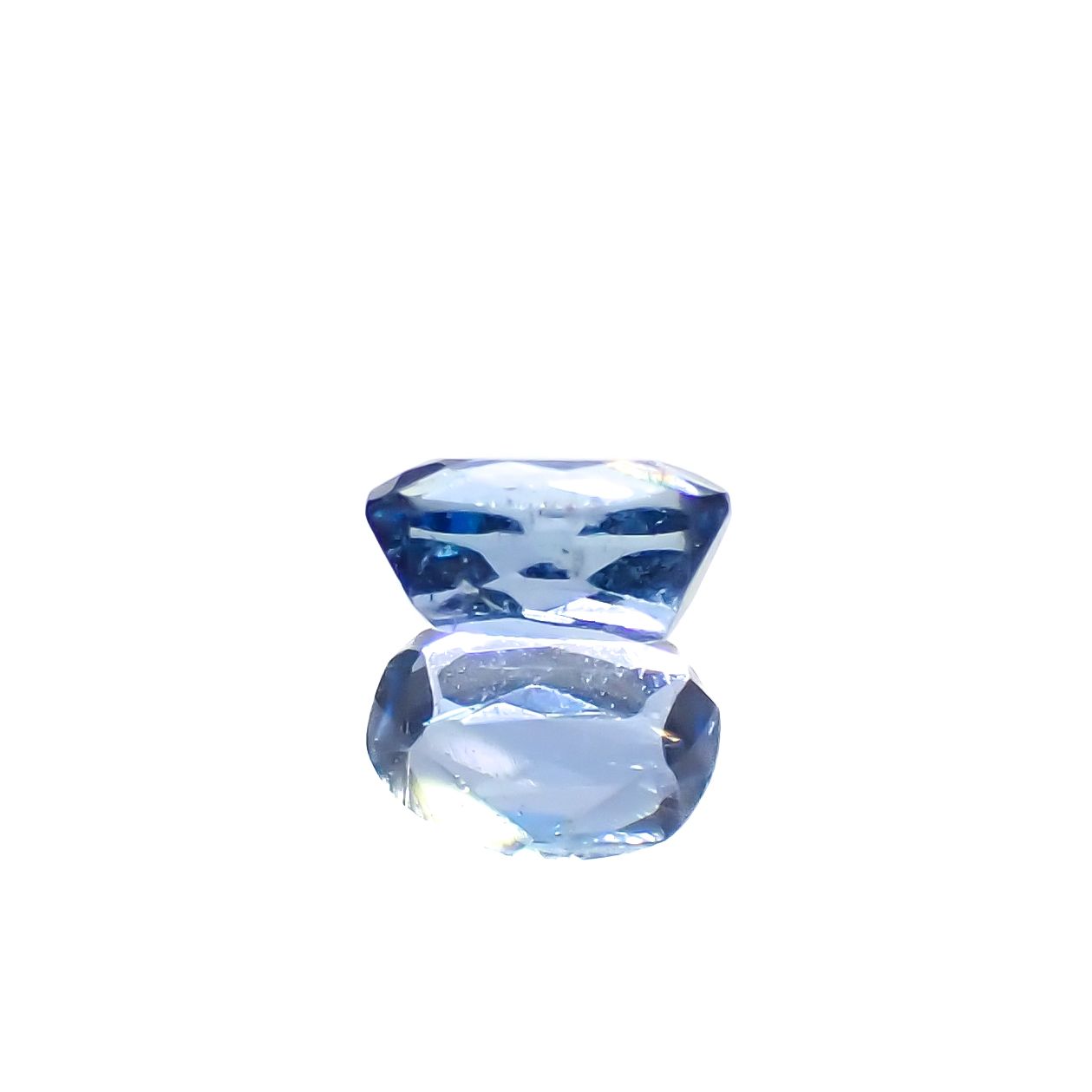タトゥーアクアマリン ブラジル・ミナスジェライス州タトゥー鉱山産 0.15ct[240427170]3.9x2.7mm前後